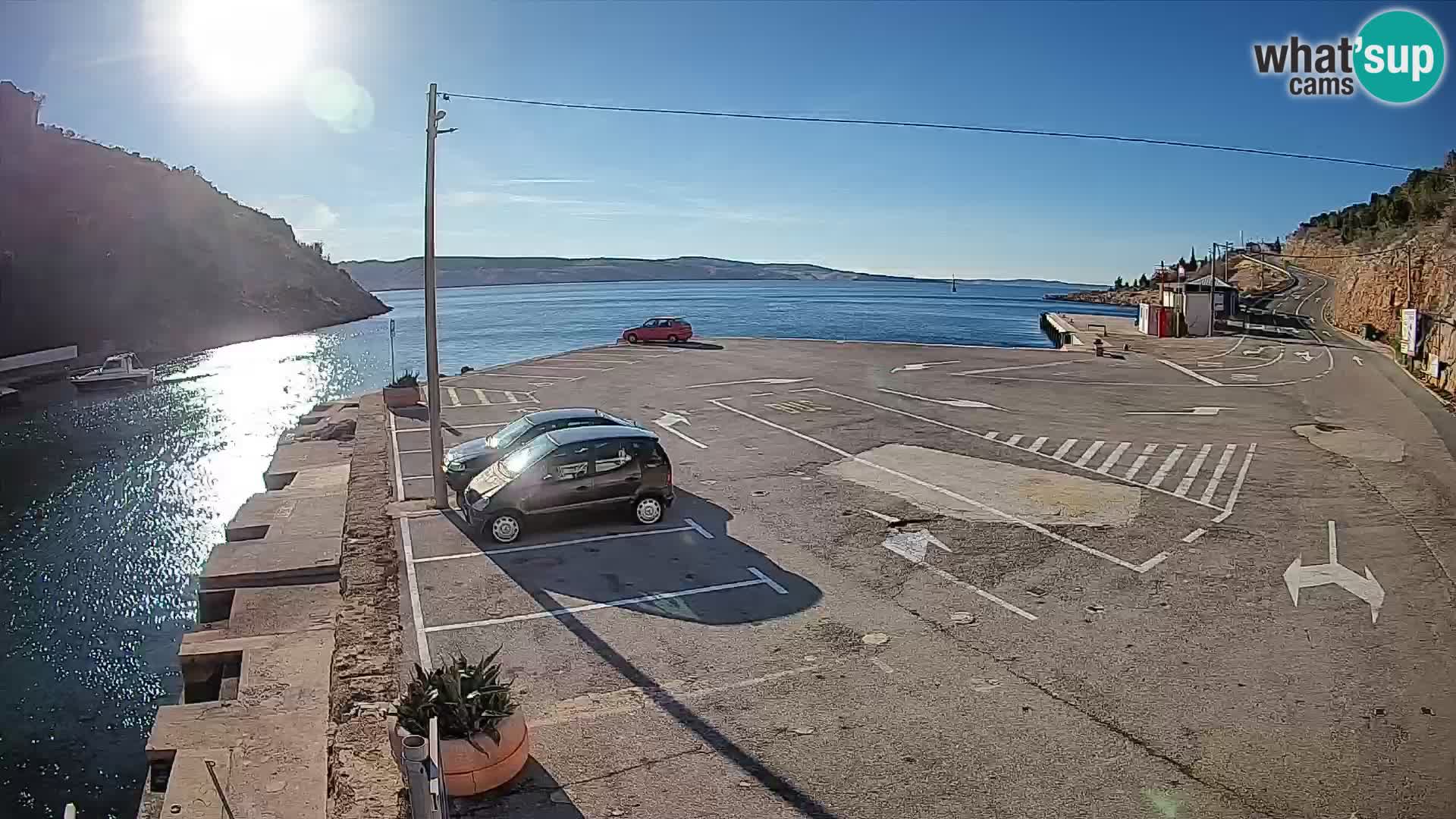 Spletna kamera trajektno pristanišče Prizna – proti otoku Pag