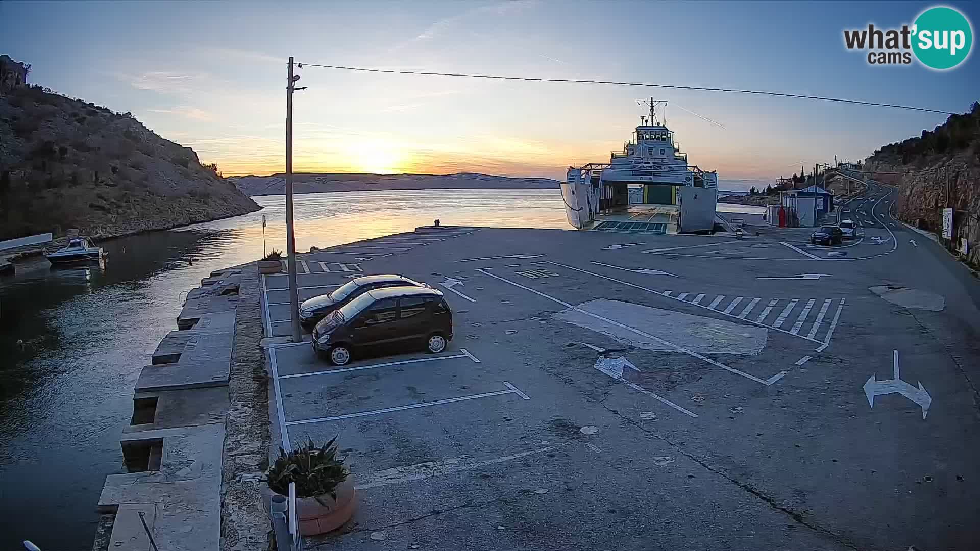 Web kamera trajektna luka Prizna – prema otoku Pag