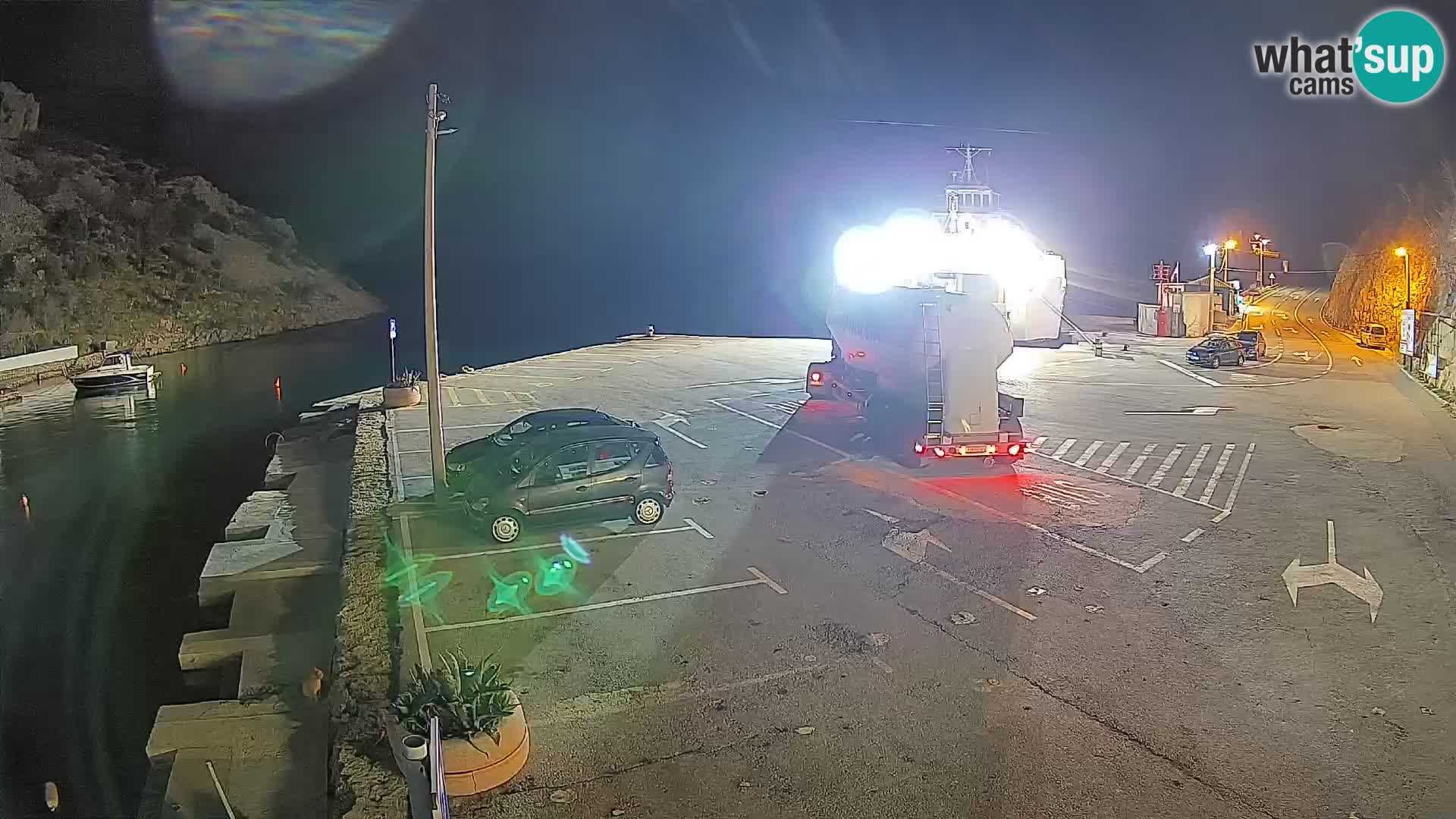 Web kamera trajektna luka Prizna – prema otoku Pag