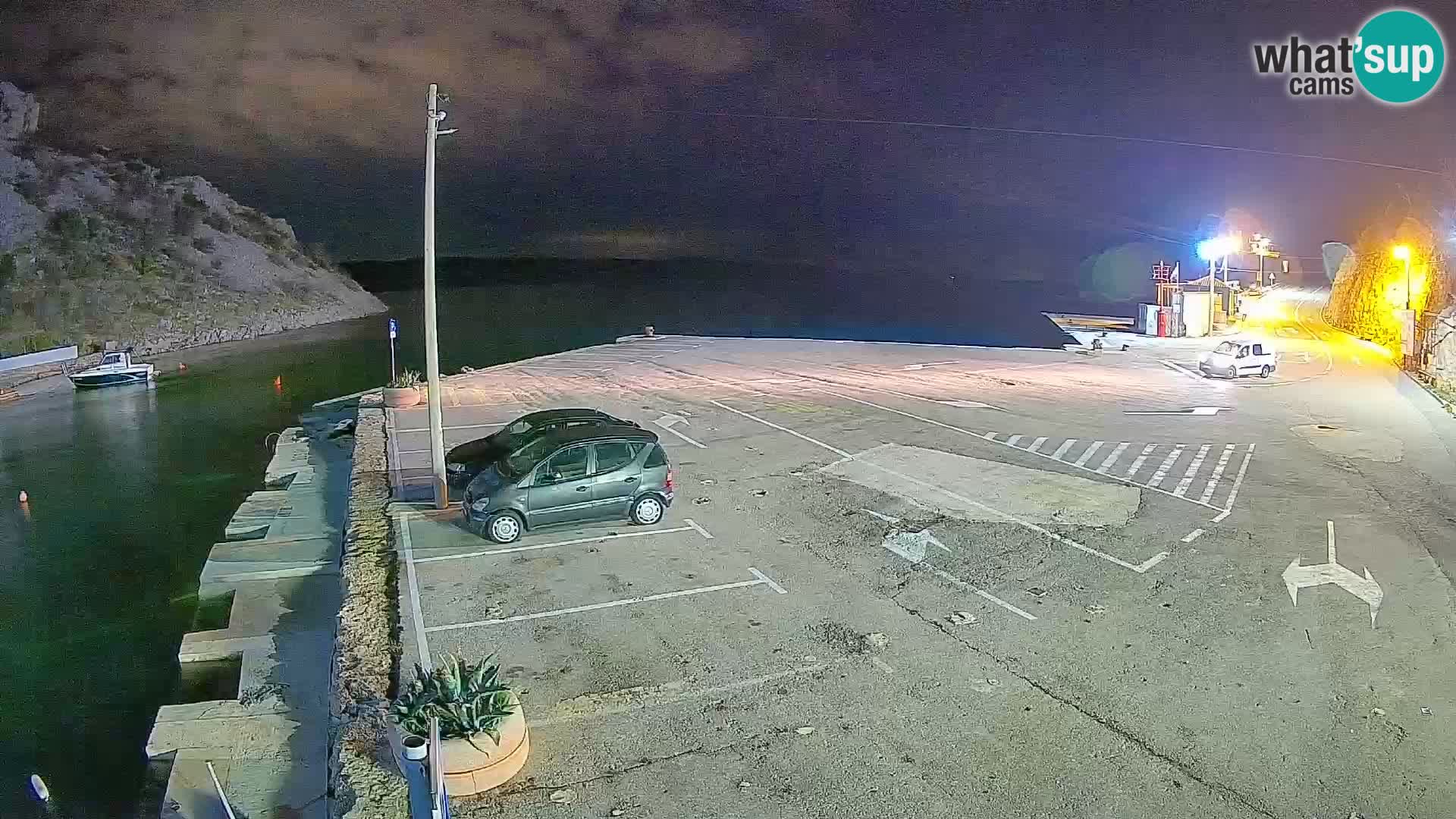 Web kamera trajektna luka Prizna – prema otoku Pag