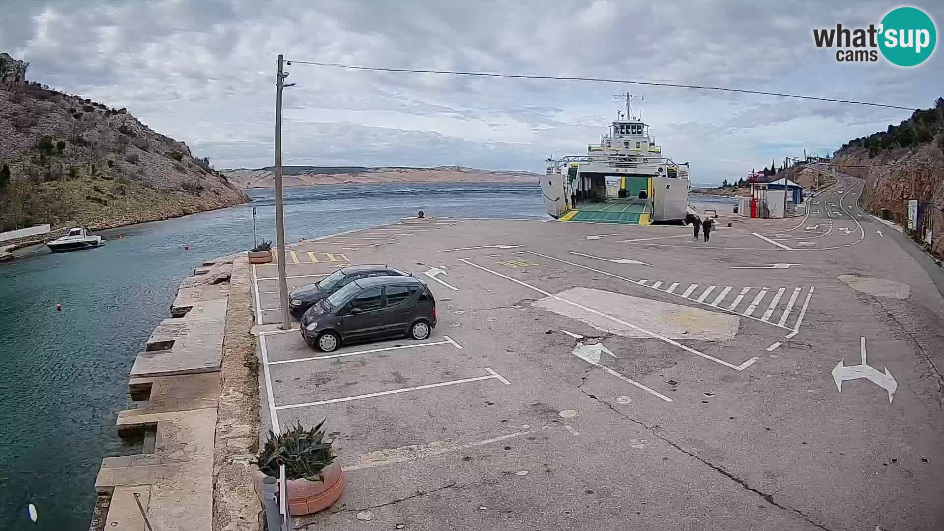 Webcam del puerto de ferris de Prizna – hacia la isla de Pag