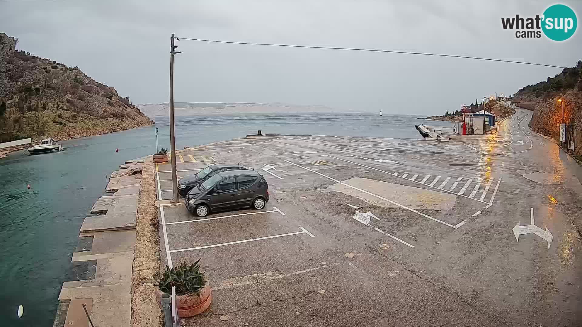 Web kamera trajektna luka Prizna – prema otoku Pag