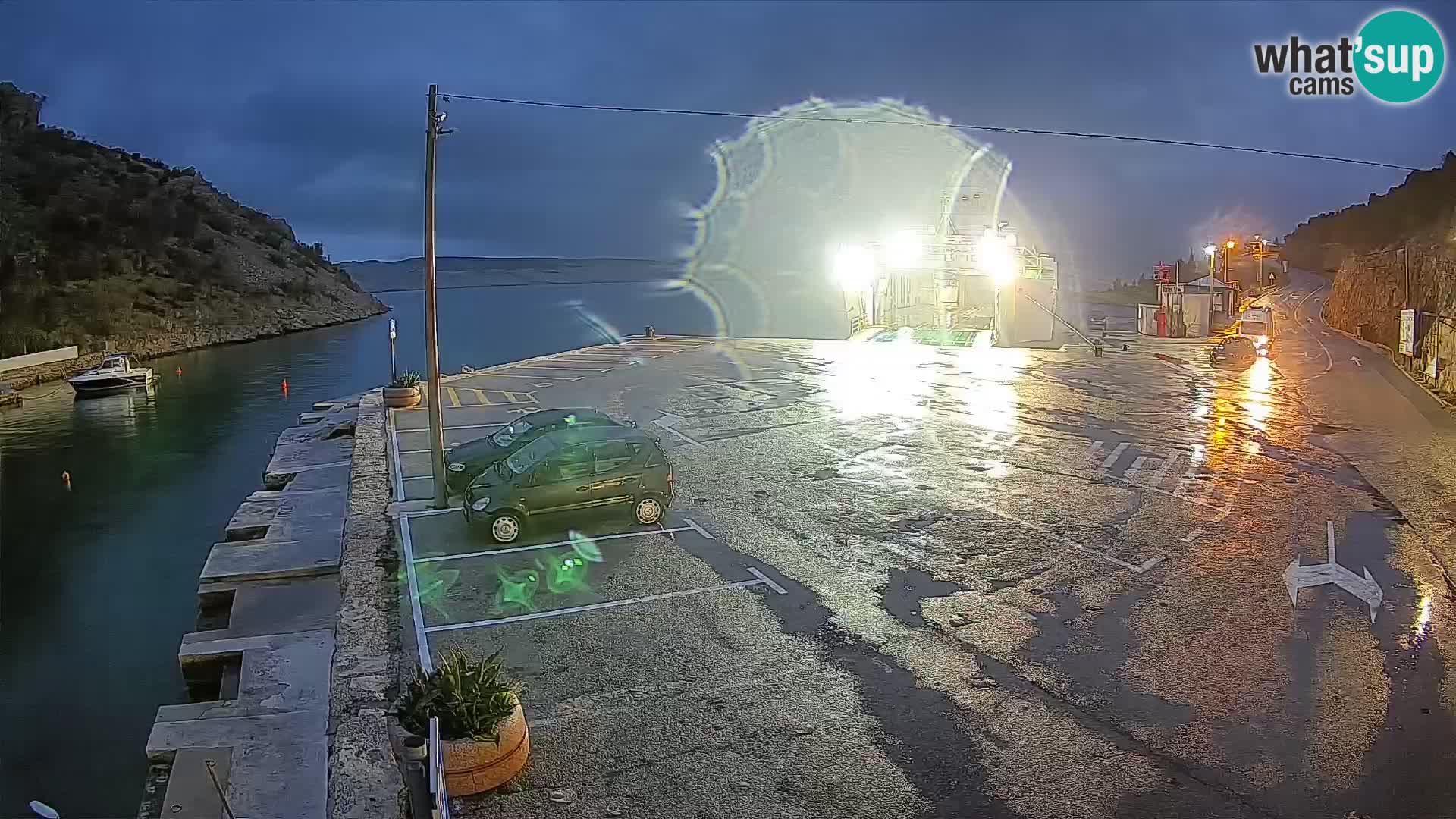 Webcam del puerto de ferris de Prizna – hacia la isla de Pag