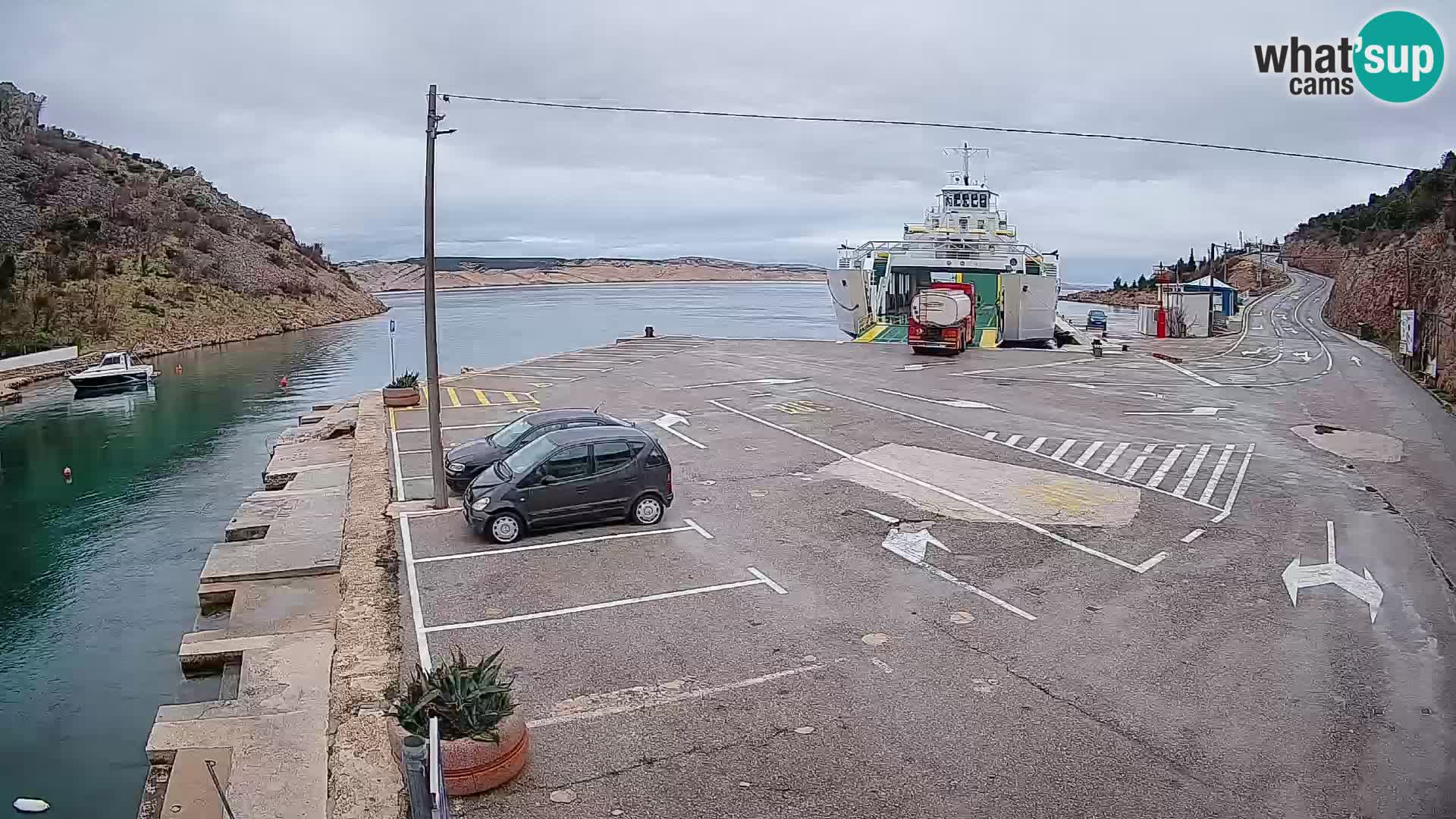 Webcam del puerto de ferris de Prizna – hacia la isla de Pag
