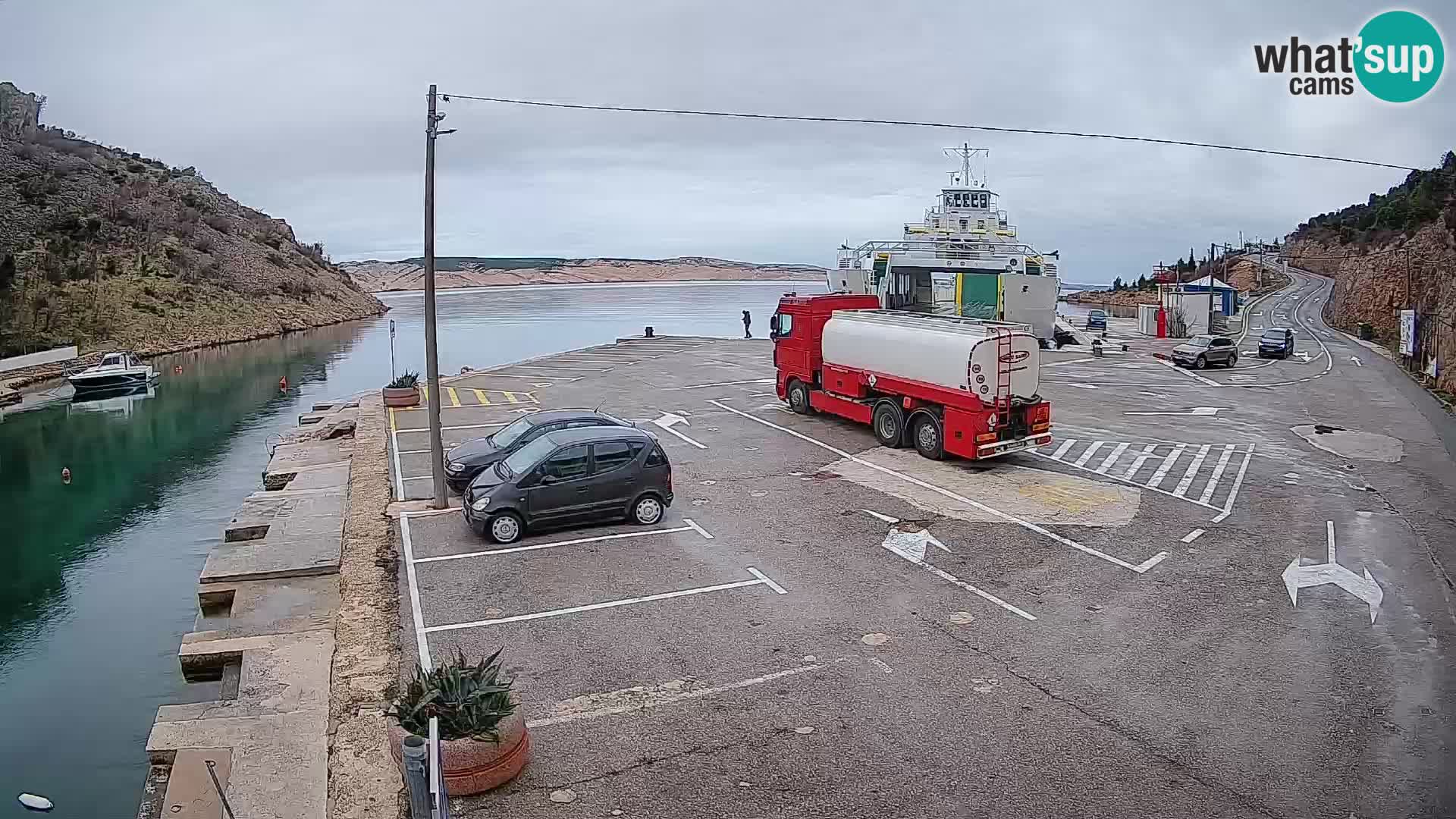 Web kamera trajektna luka Prizna – prema otoku Pag