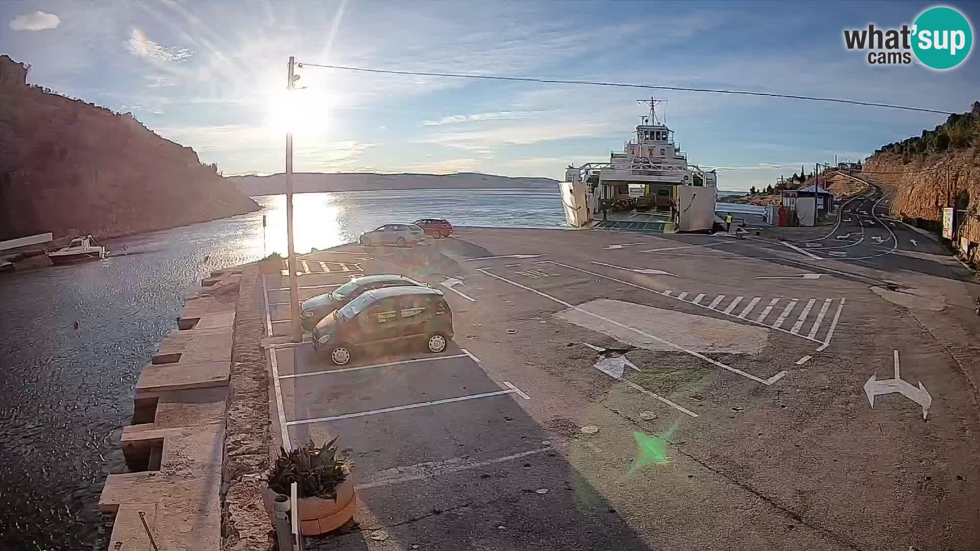 Web kamera trajektna luka Prizna – prema otoku Pag