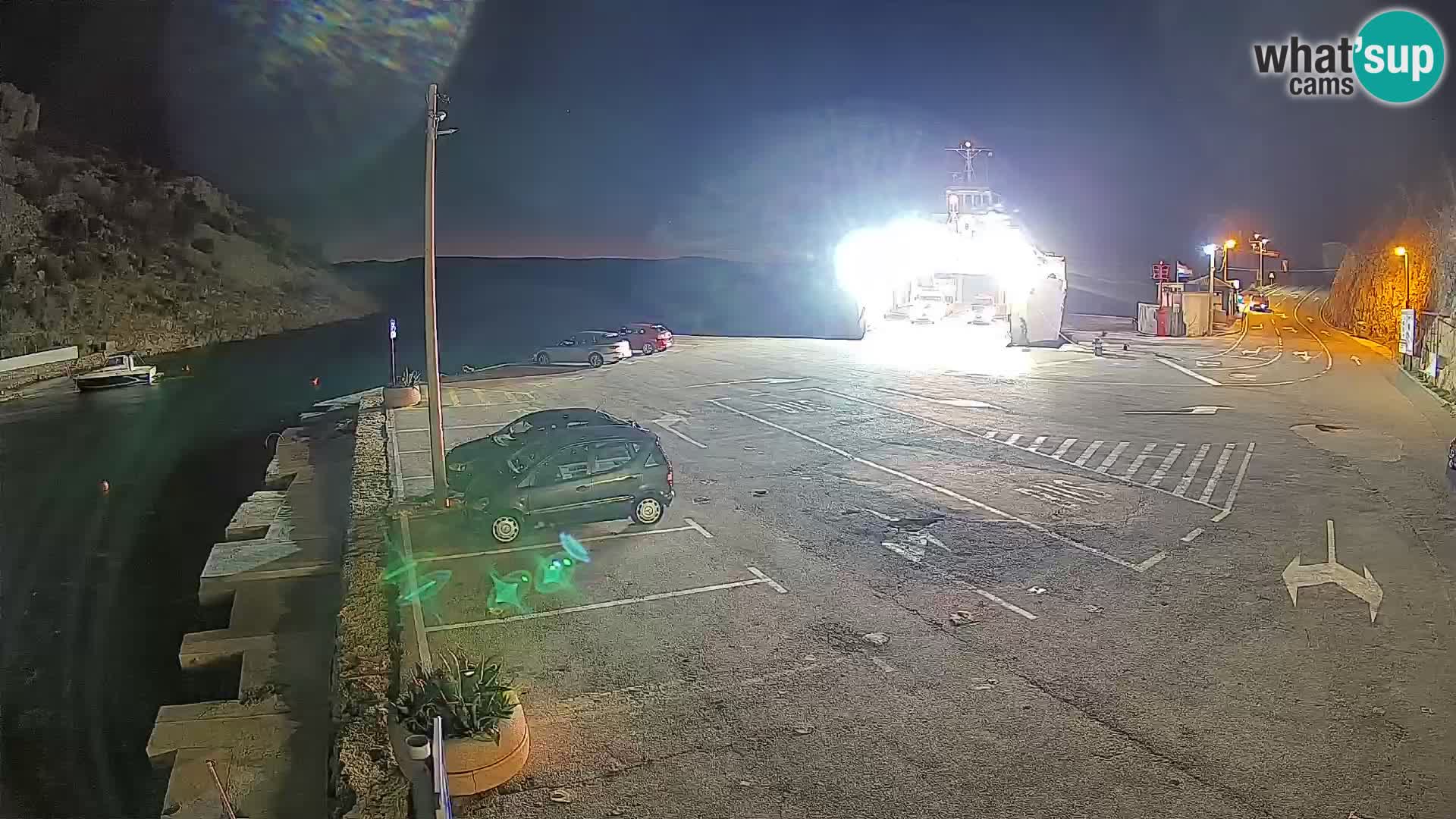 Webcam del puerto de ferris de Prizna – hacia la isla de Pag