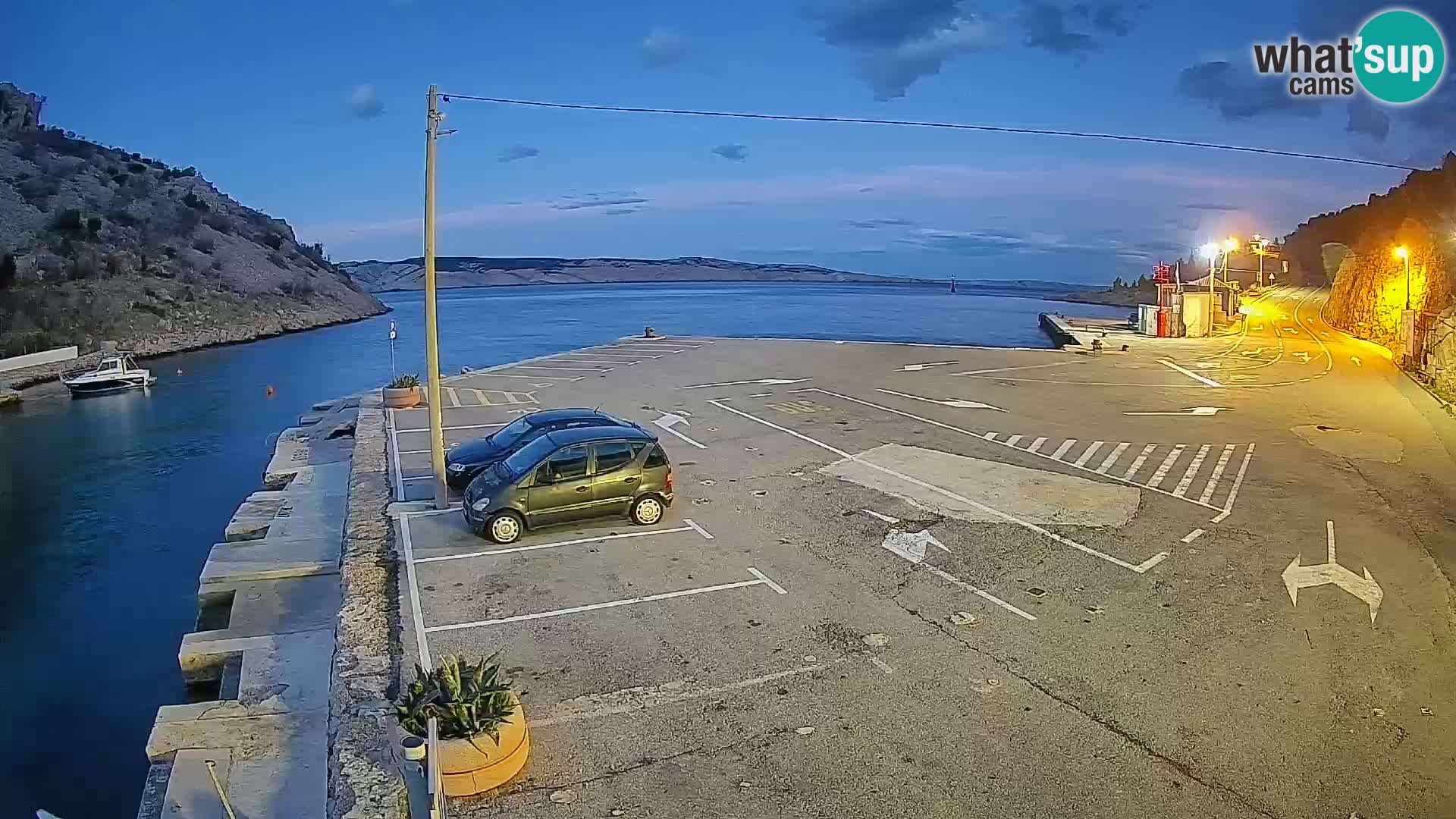 Web kamera trajektna luka Prizna – prema otoku Pag