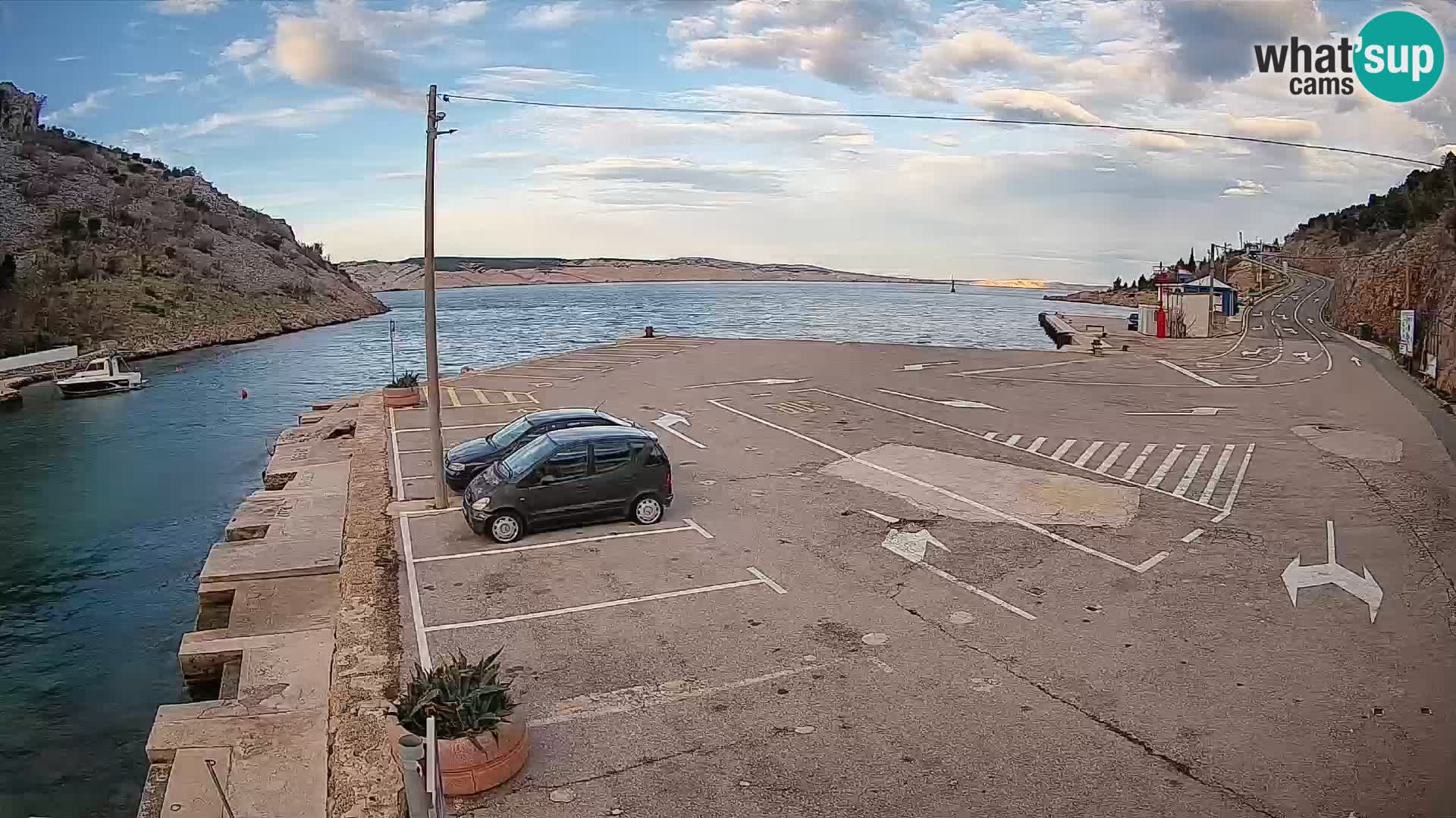 Web kamera trajektna luka Prizna – prema otoku Pag