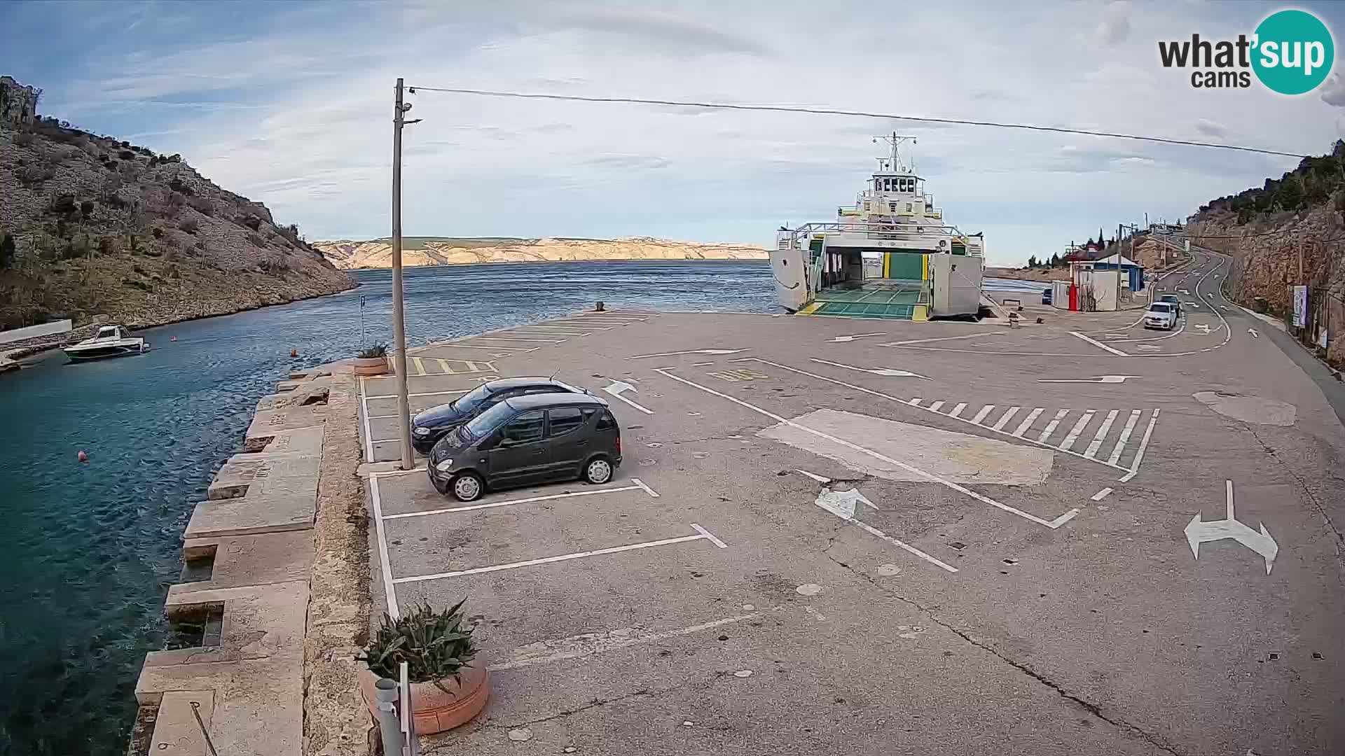 Webcam del puerto de ferris de Prizna – hacia la isla de Pag