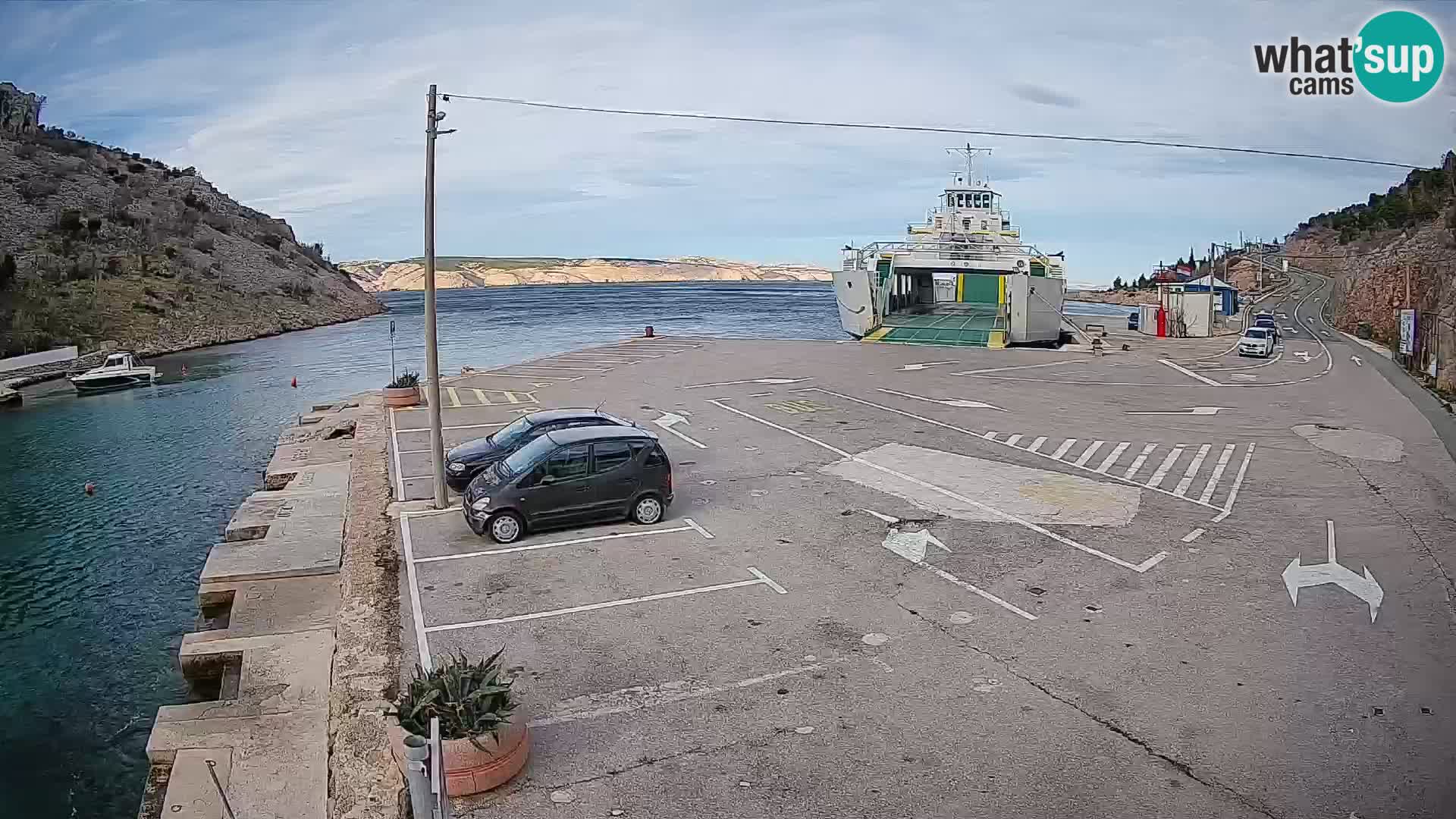 Webcam del puerto de ferris de Prizna – hacia la isla de Pag