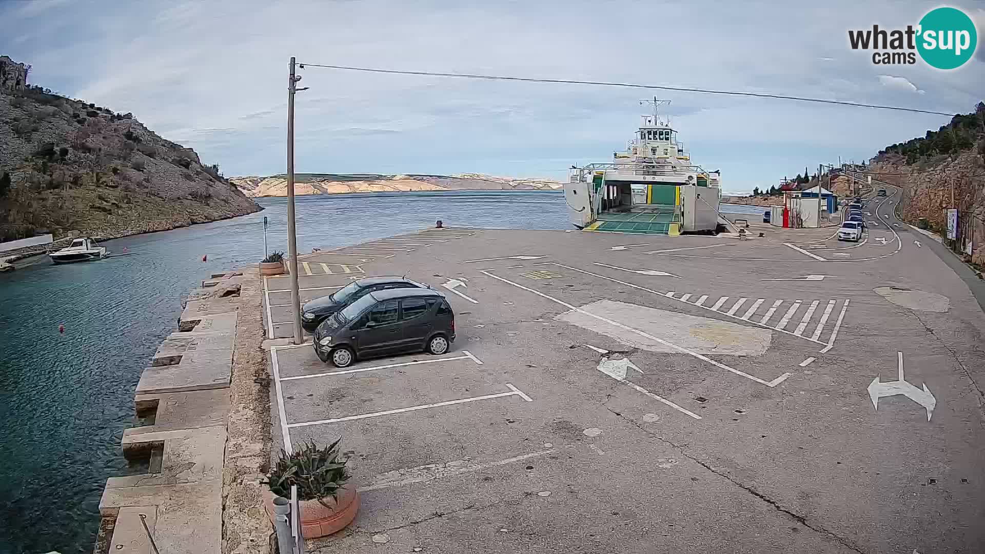 Web kamera trajektna luka Prizna – prema otoku Pag