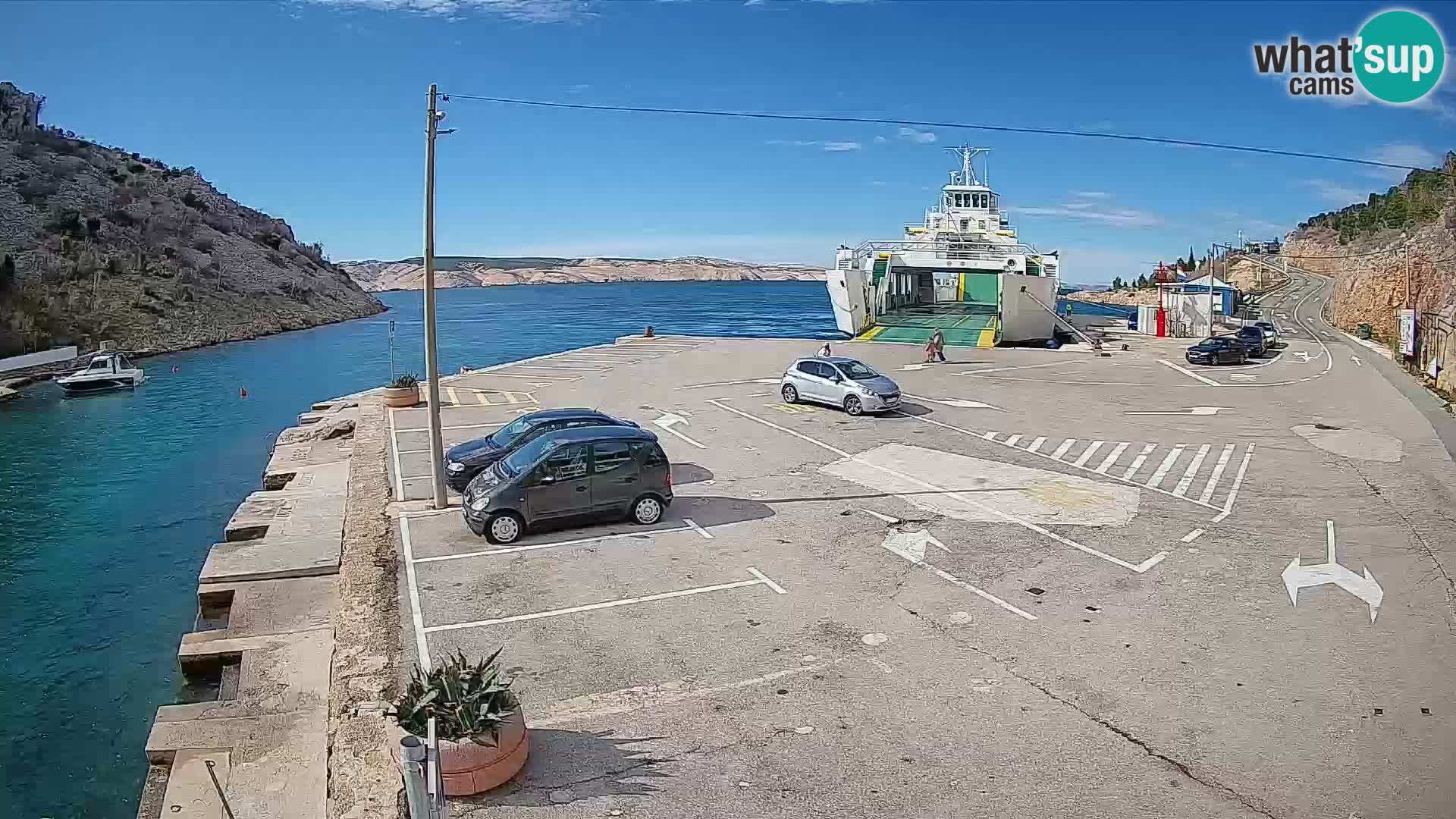 Spletna kamera trajektno pristanišče Prizna – proti otoku Pag