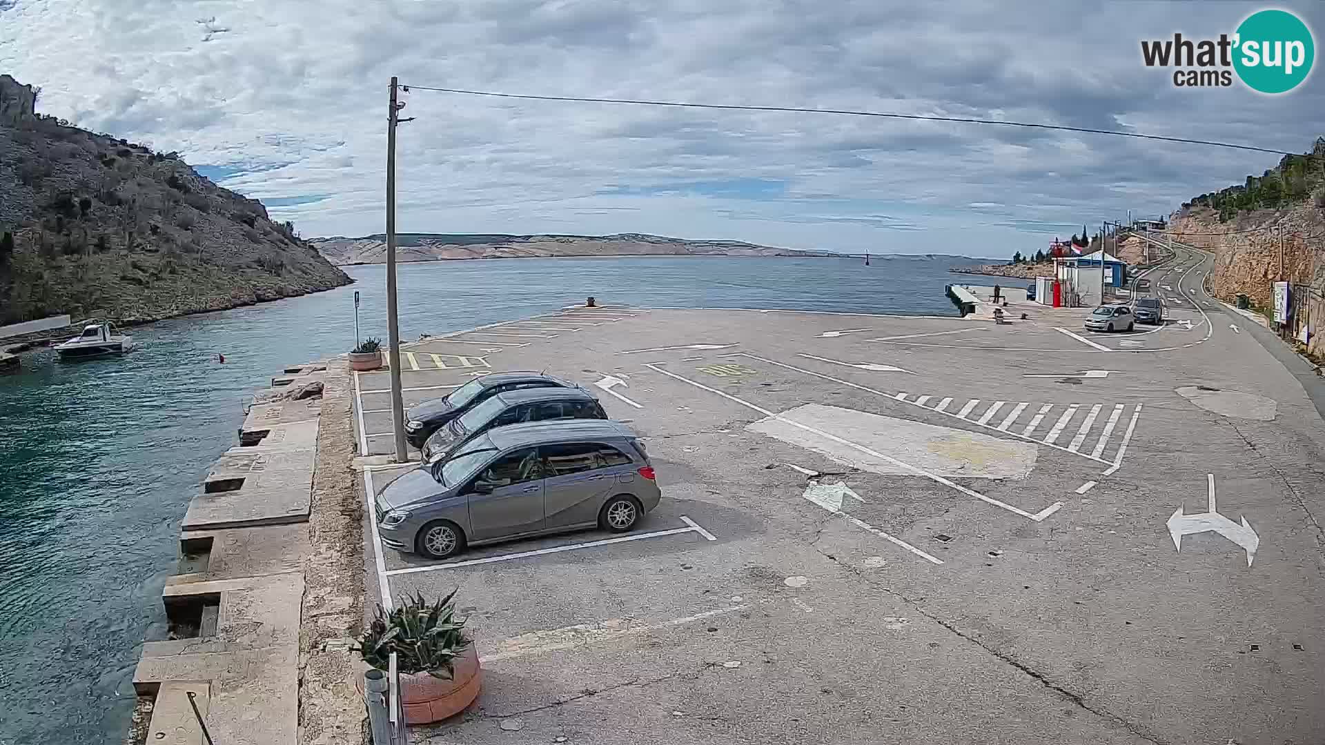 Webcam del puerto de ferris de Prizna – hacia la isla de Pag