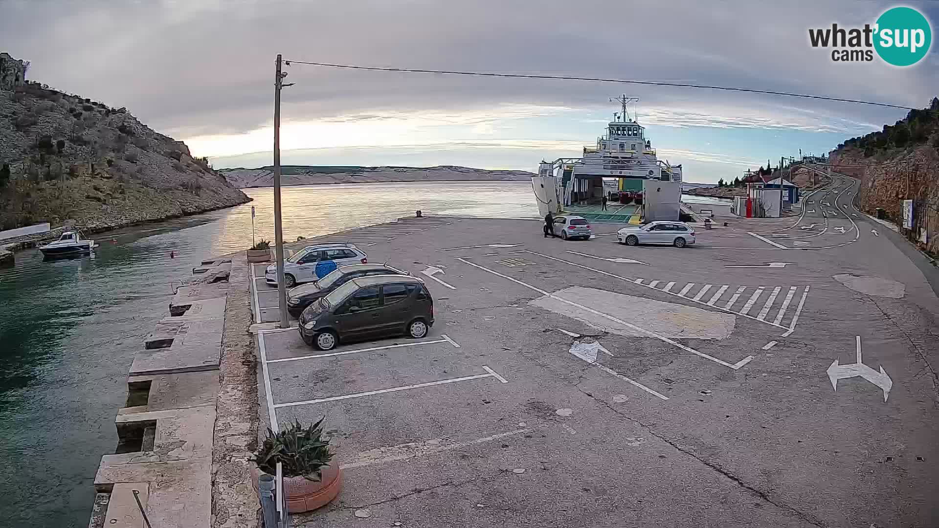 Web kamera trajektna luka Prizna – prema otoku Pag