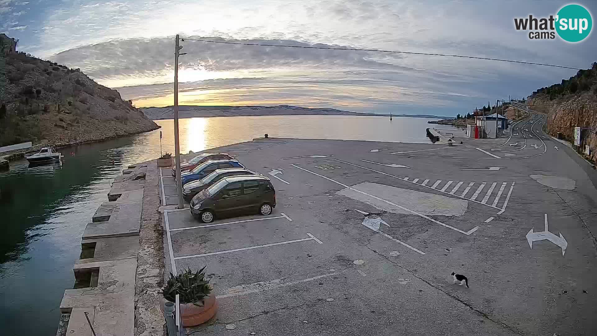 Web kamera trajektna luka Prizna – prema otoku Pag