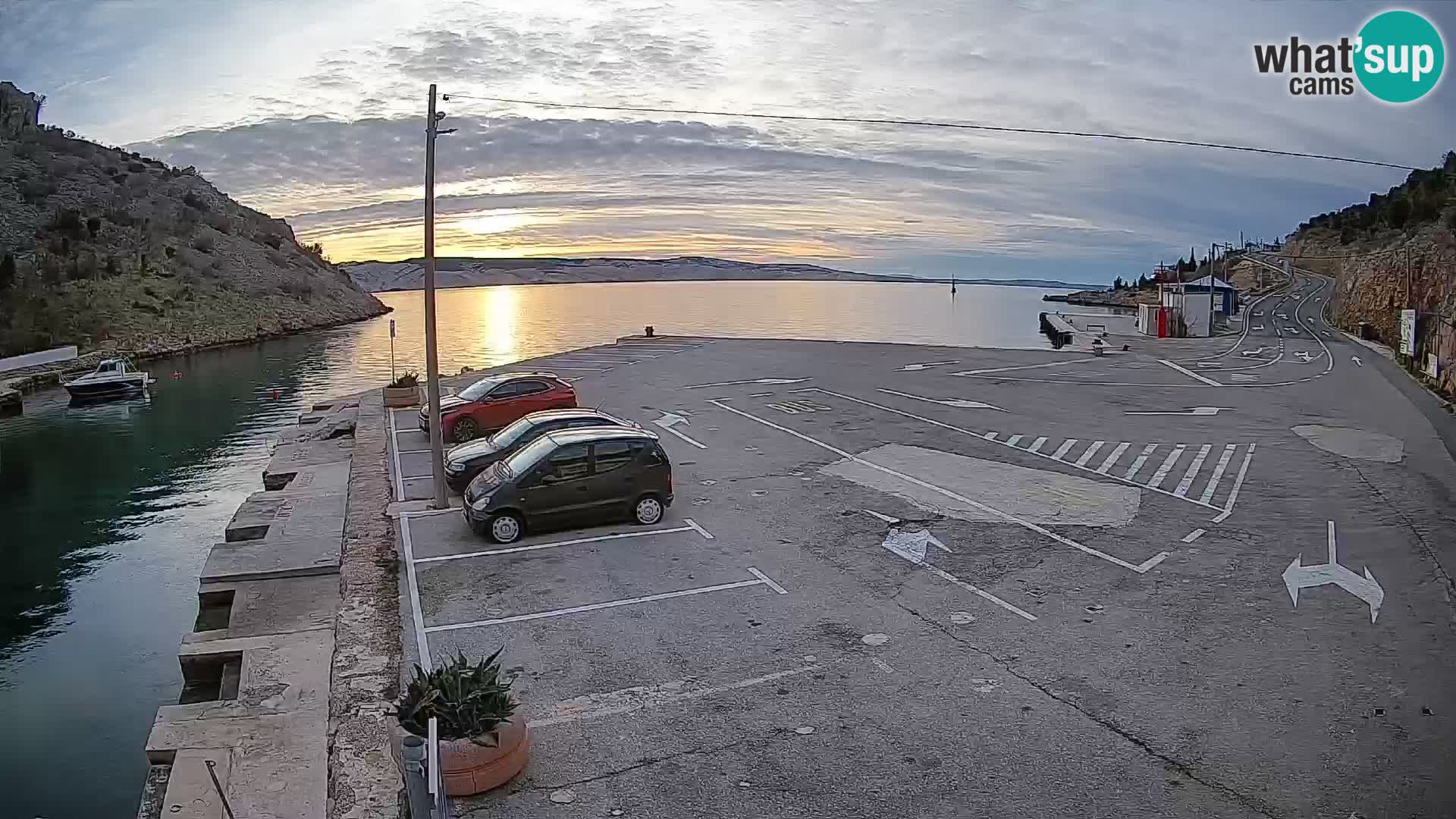 Web kamera trajektna luka Prizna – prema otoku Pag