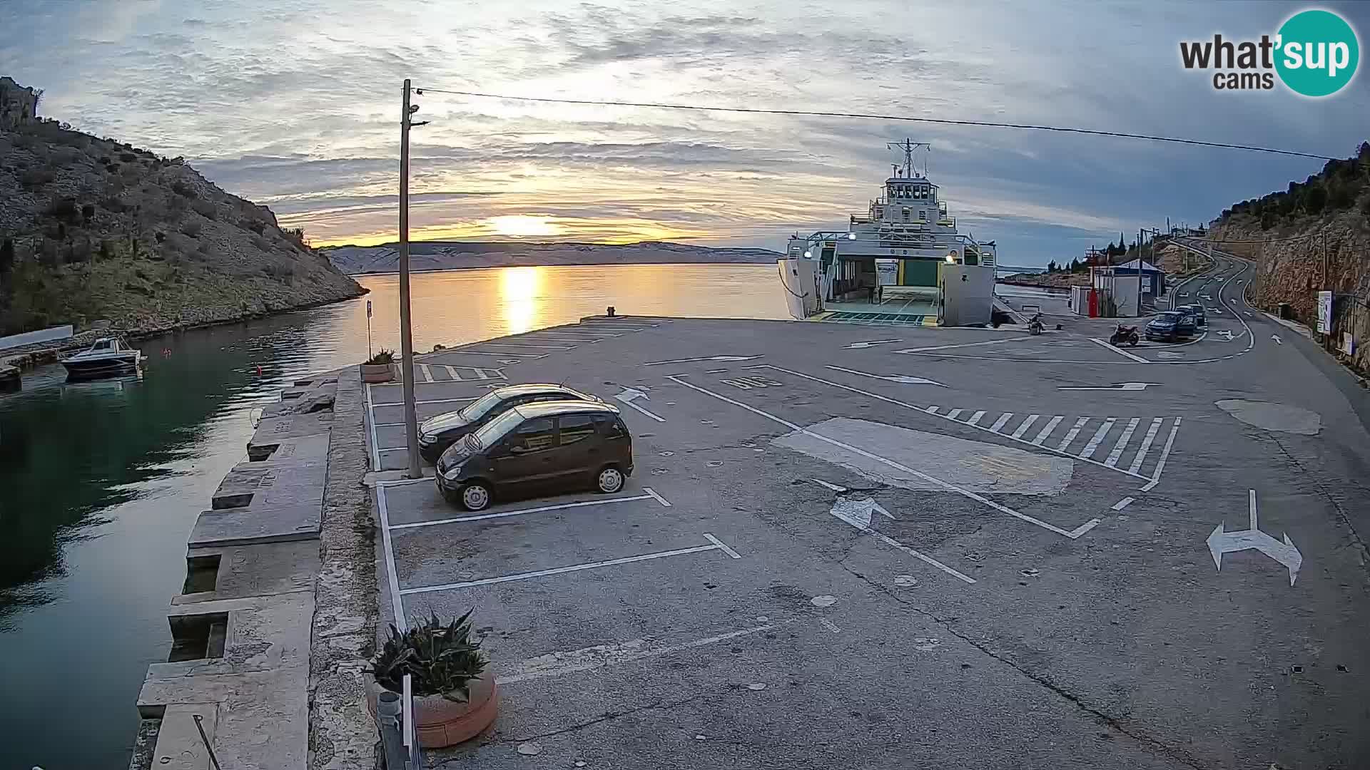 Web kamera trajektna luka Prizna – prema otoku Pag