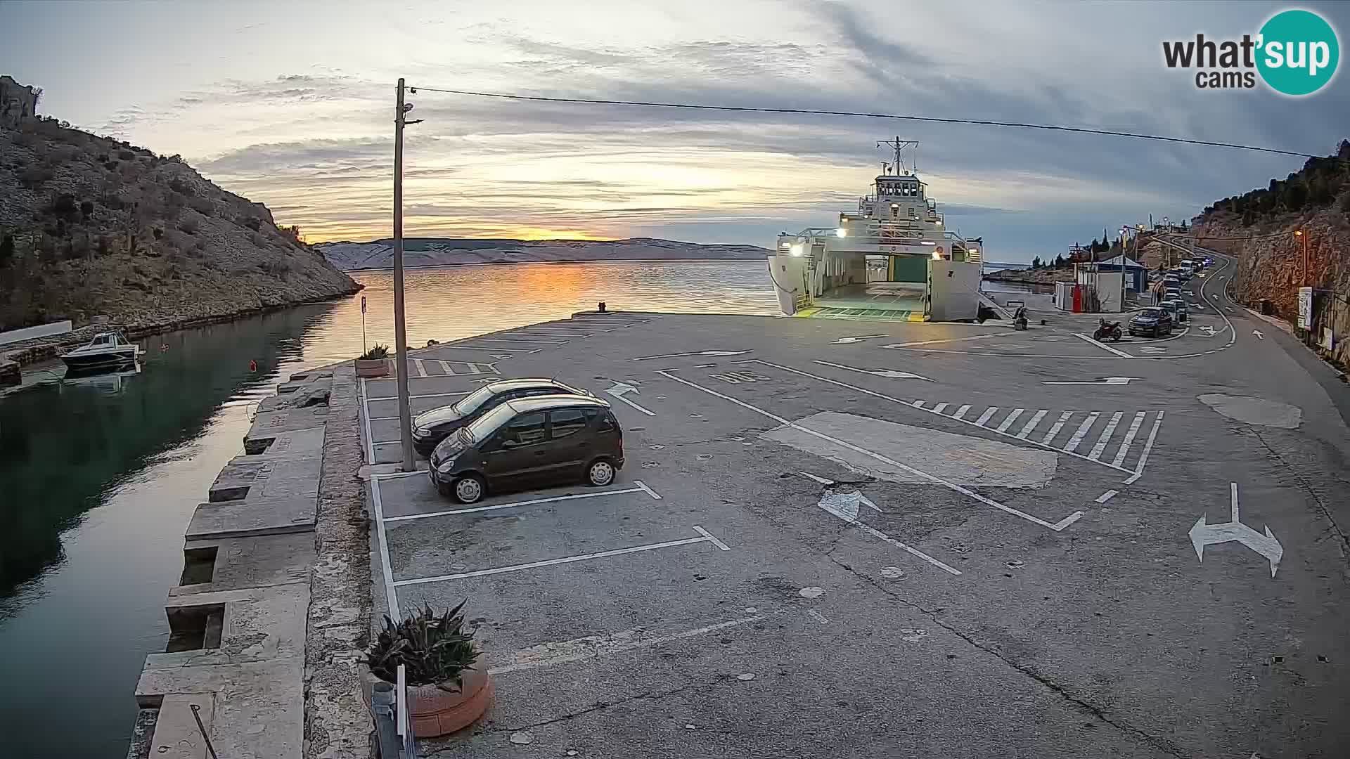 Webcam del puerto de ferris de Prizna – hacia la isla de Pag
