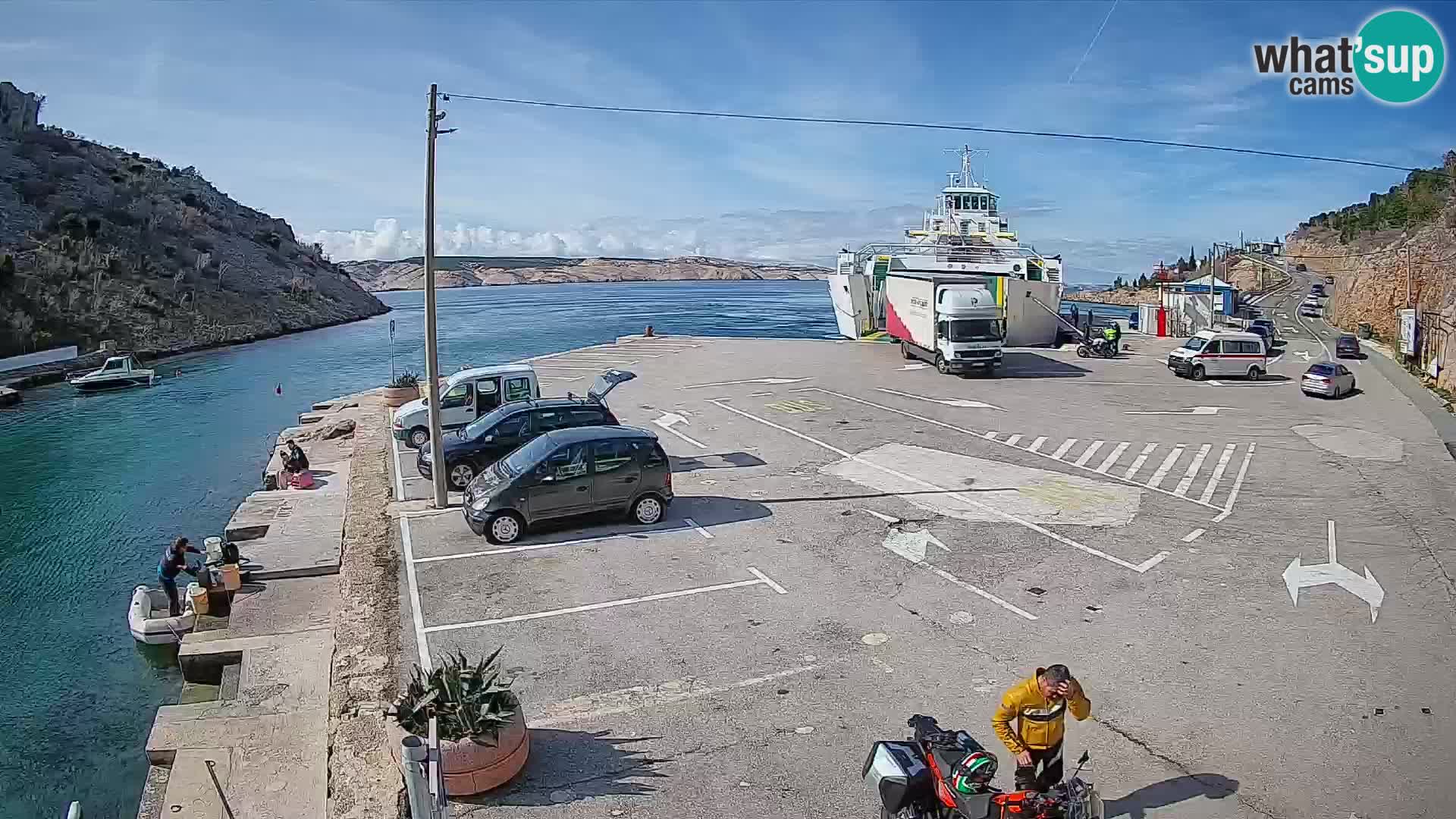 Webcam del puerto de ferris de Prizna – hacia la isla de Pag