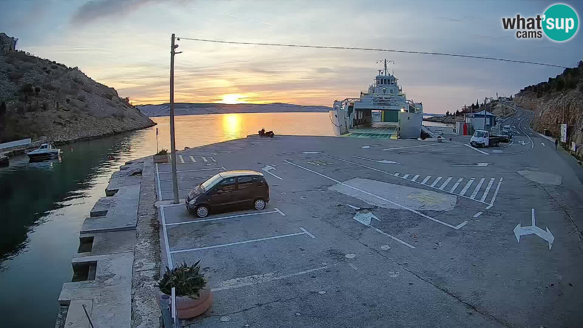 Webcam Prizna ferry port to Pag island