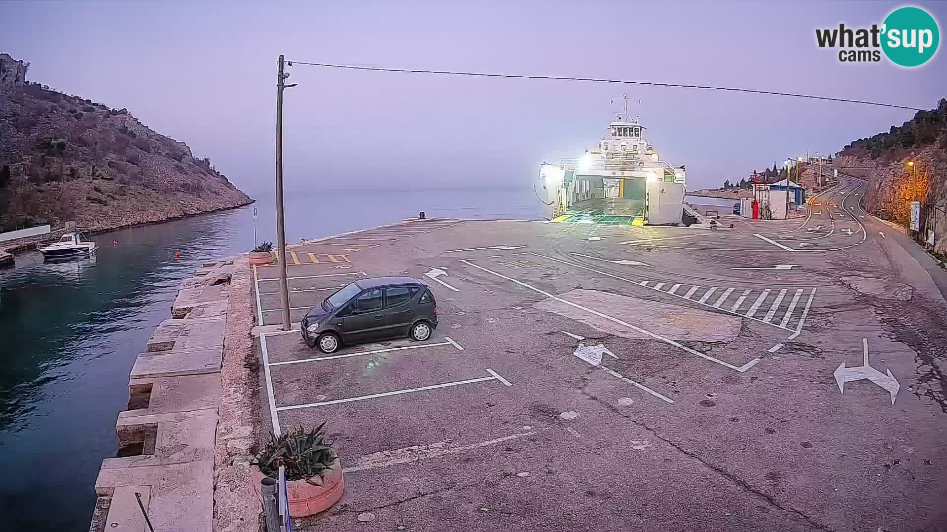 Web kamera trajektna luka Prizna – prema otoku Pag