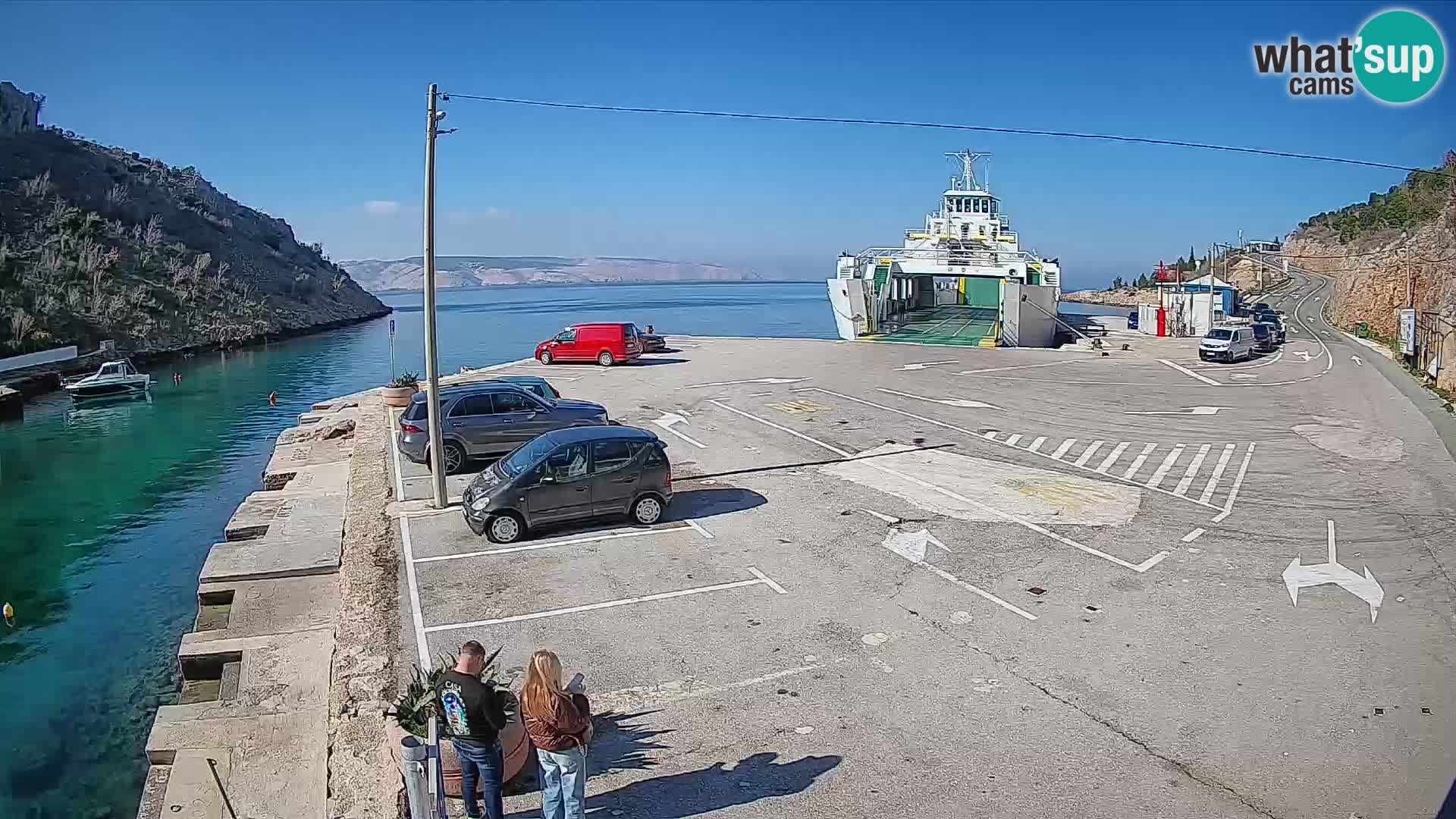 Spletna kamera trajektno pristanišče Prizna – proti otoku Pag