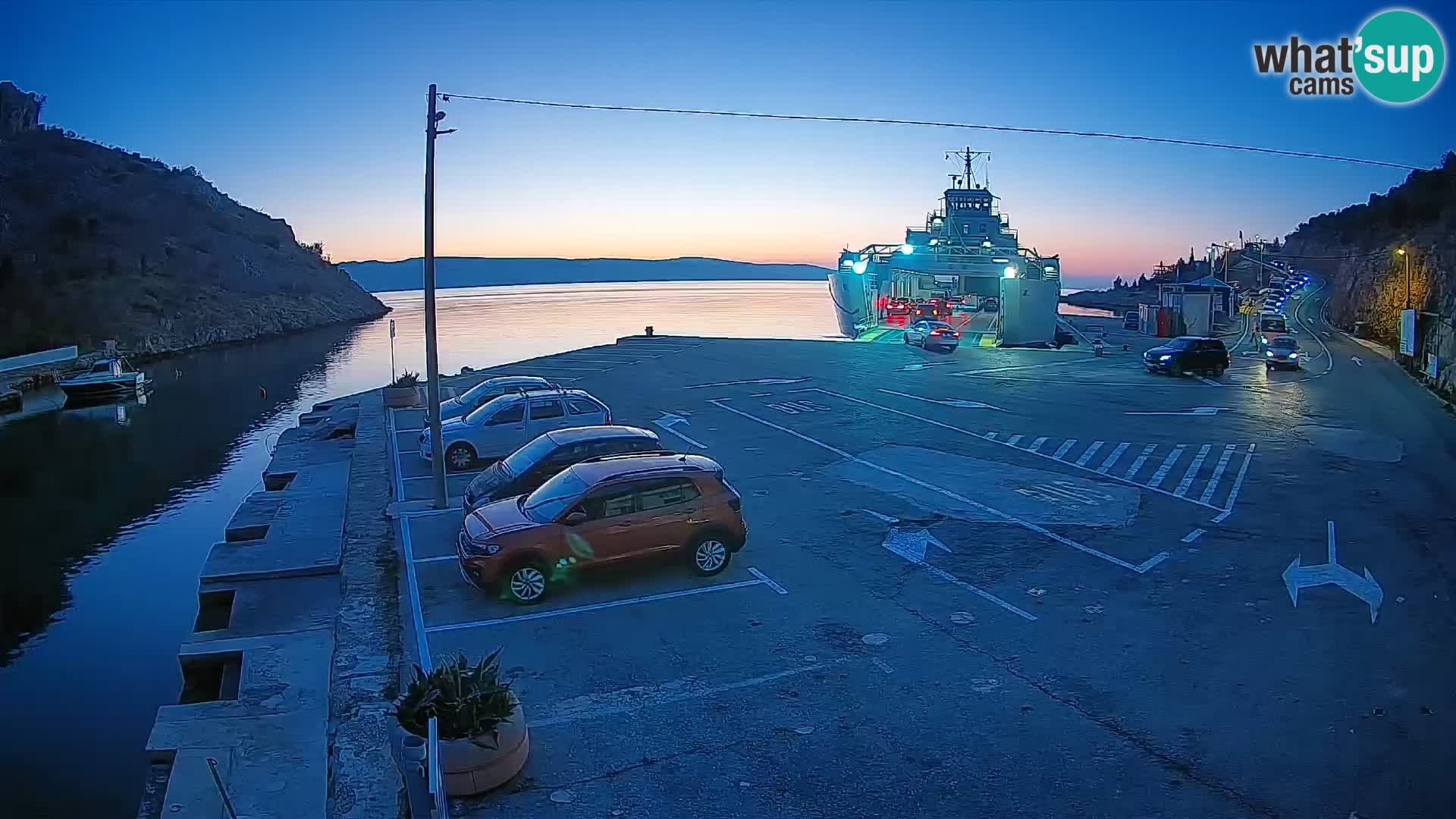 Web kamera trajektna luka Prizna – prema otoku Pag