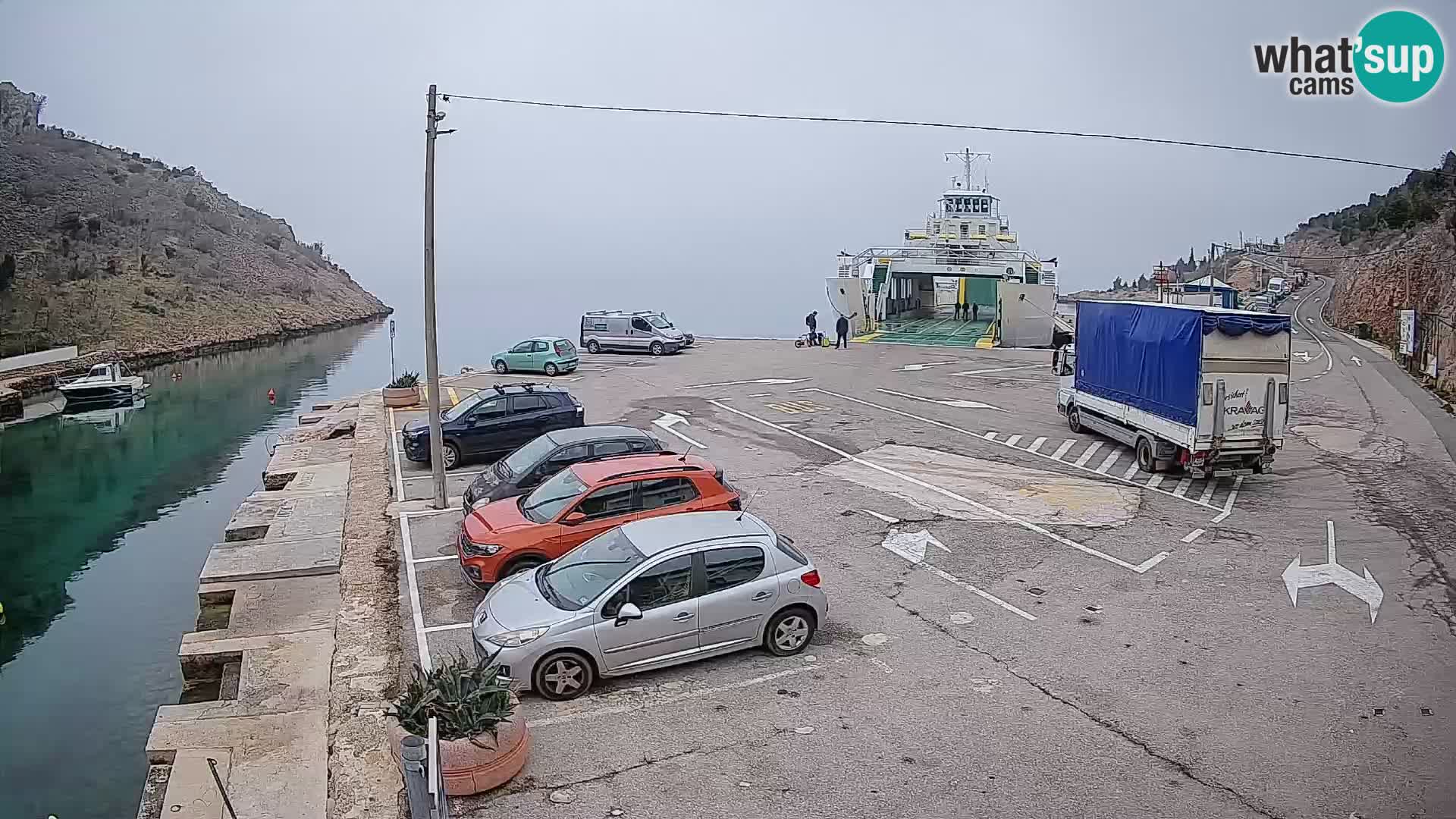 Webcam del puerto de ferris de Prizna – hacia la isla de Pag
