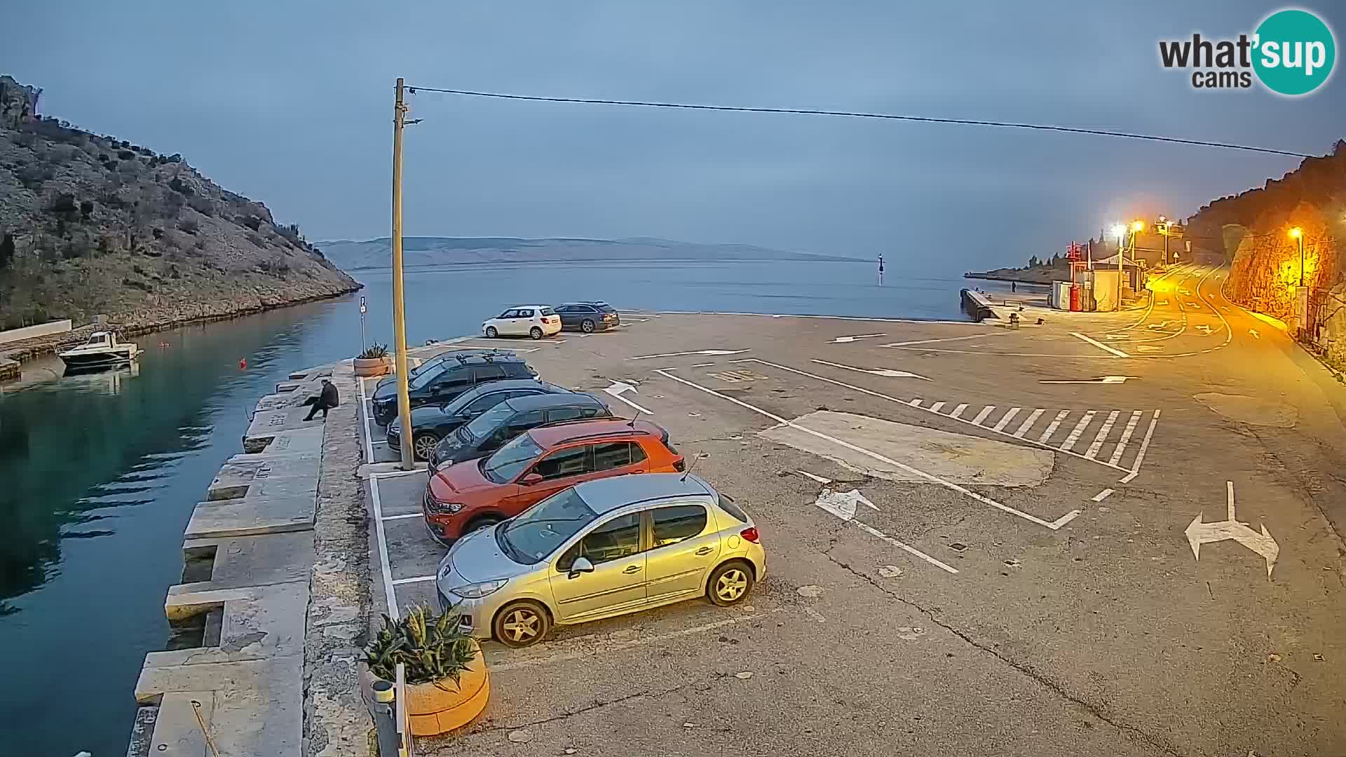 Webcam del puerto de ferris de Prizna – hacia la isla de Pag