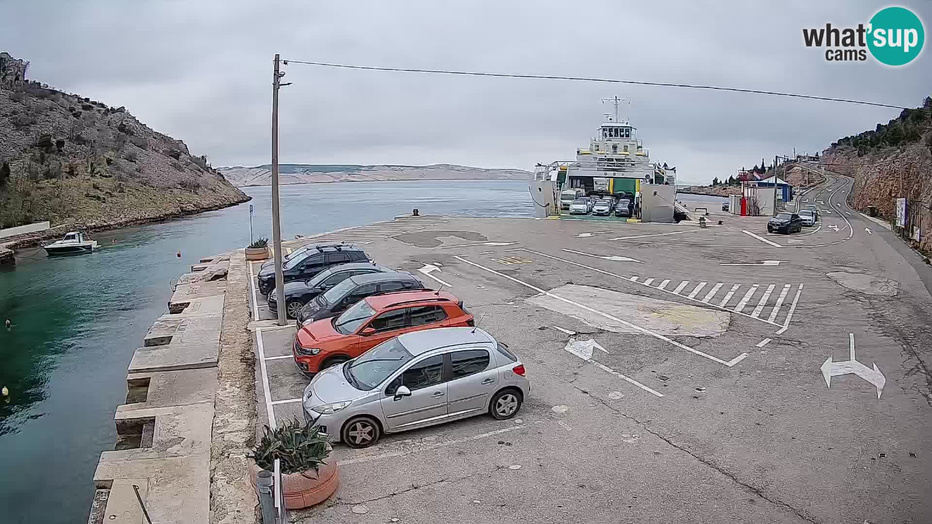 Webcam del puerto de ferris de Prizna – hacia la isla de Pag