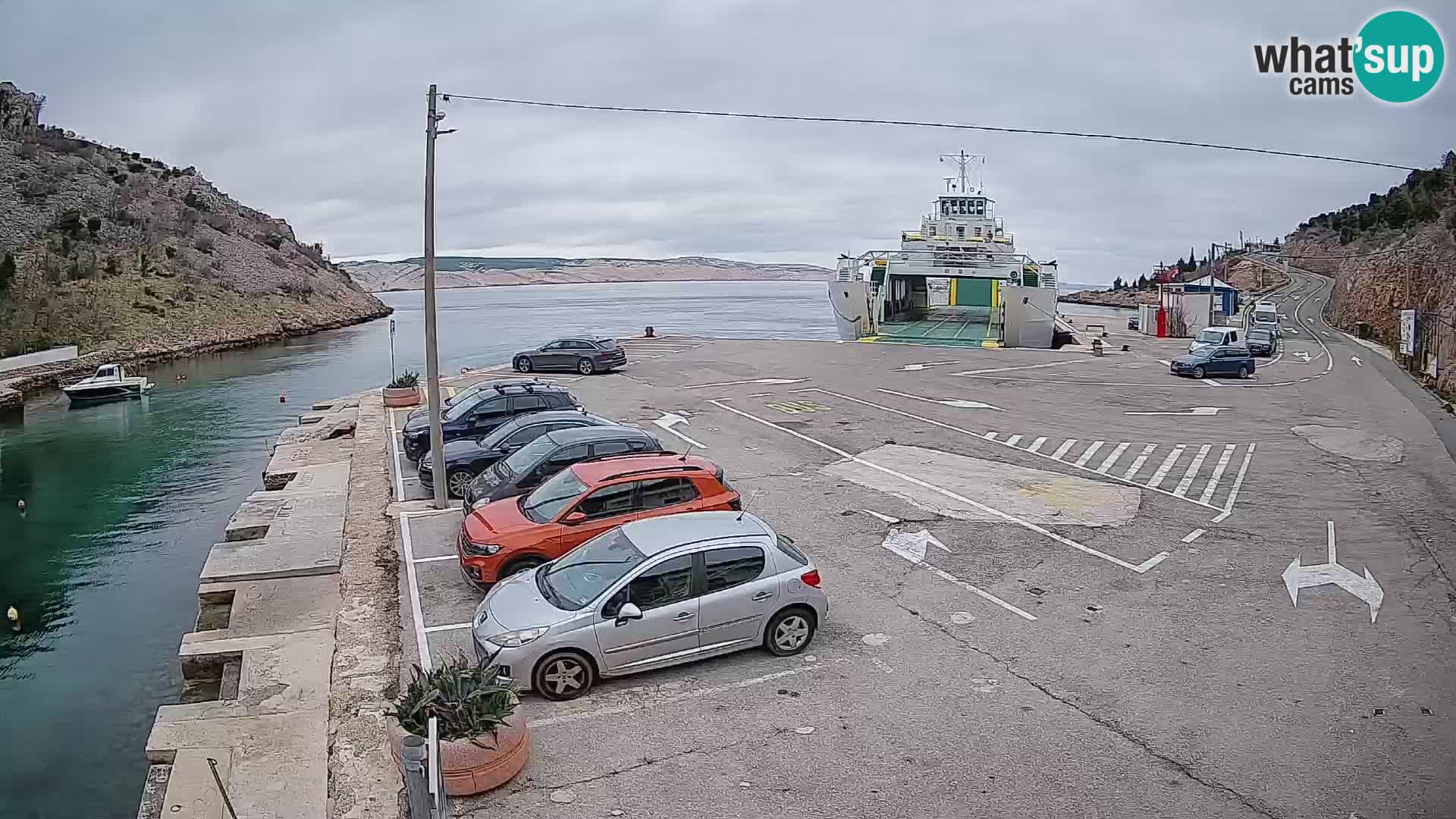 Webcam del puerto de ferris de Prizna – hacia la isla de Pag