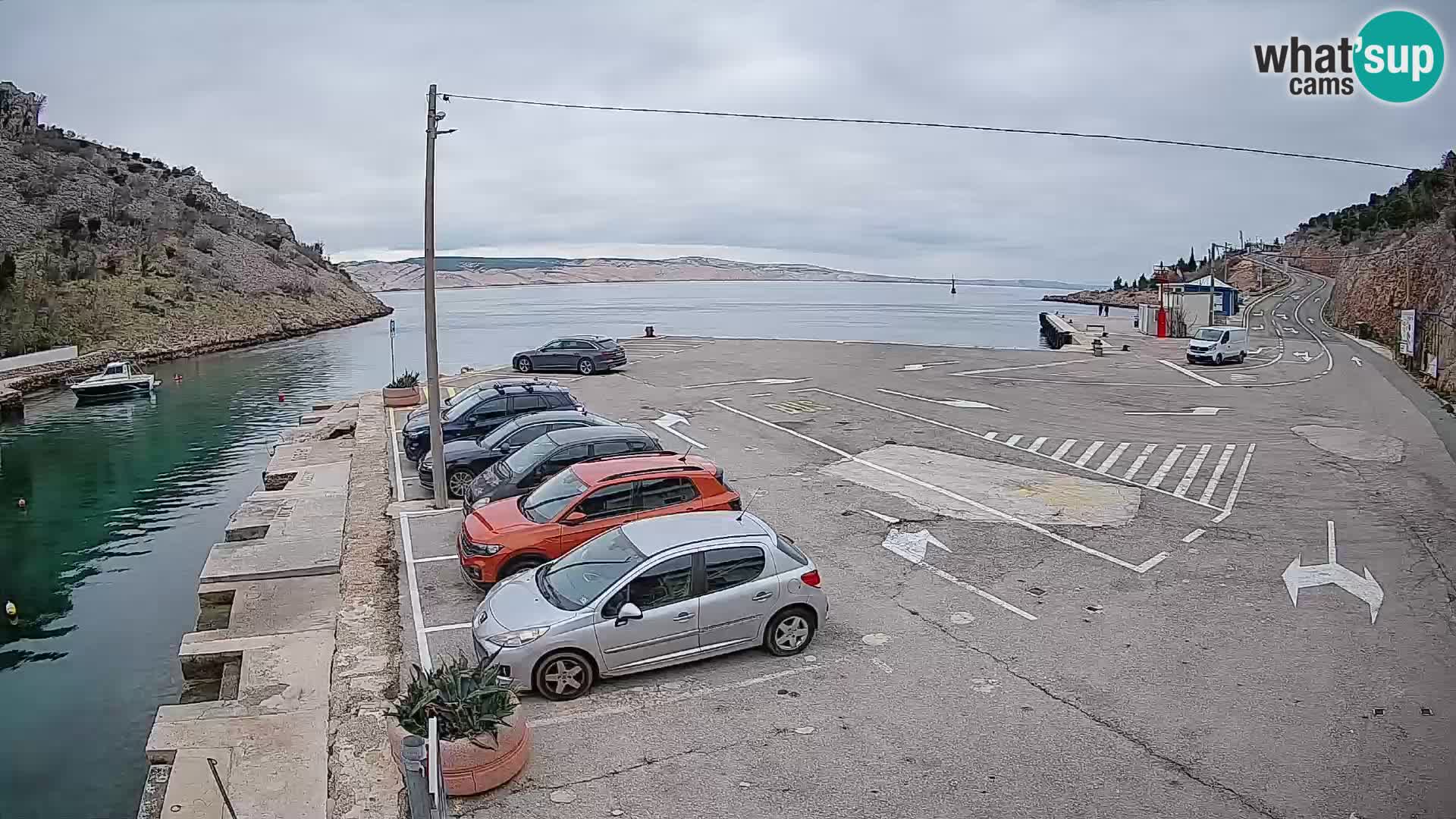 Webcam del puerto de ferris de Prizna – hacia la isla de Pag