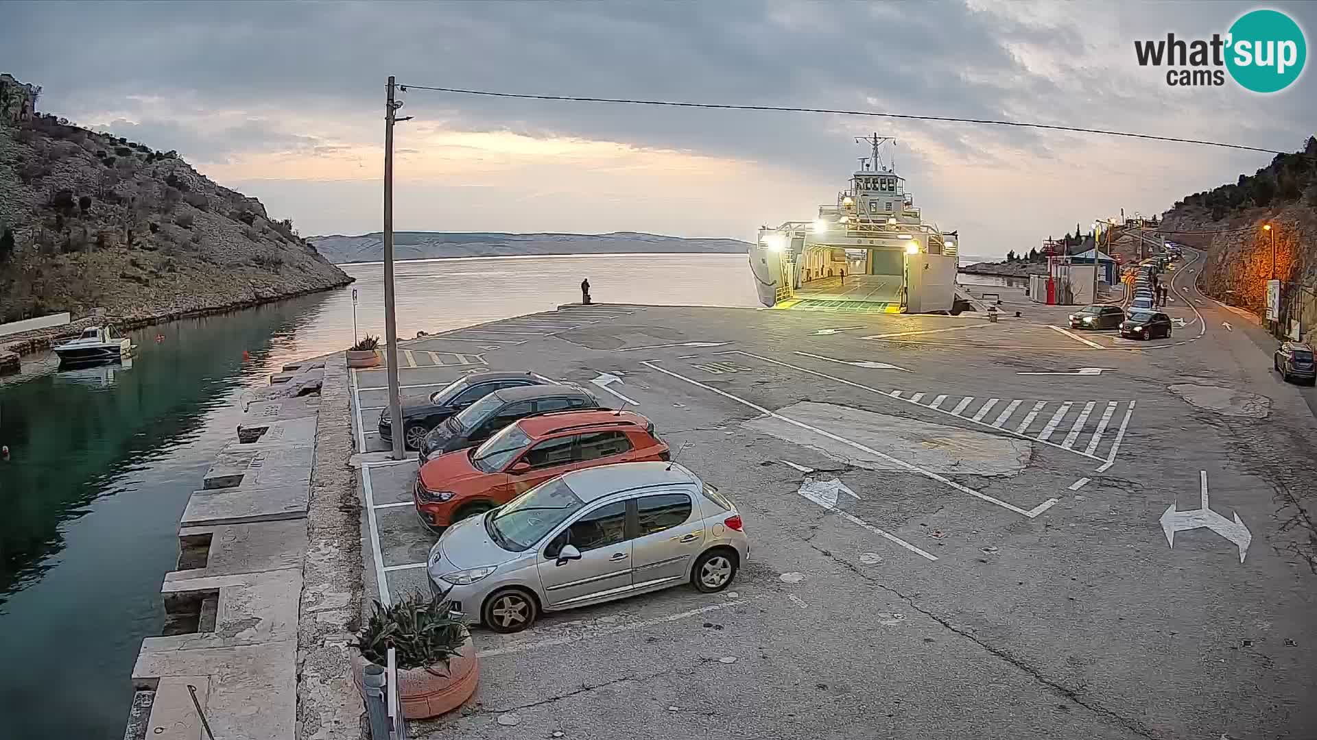 Web kamera trajektna luka Prizna – prema otoku Pag