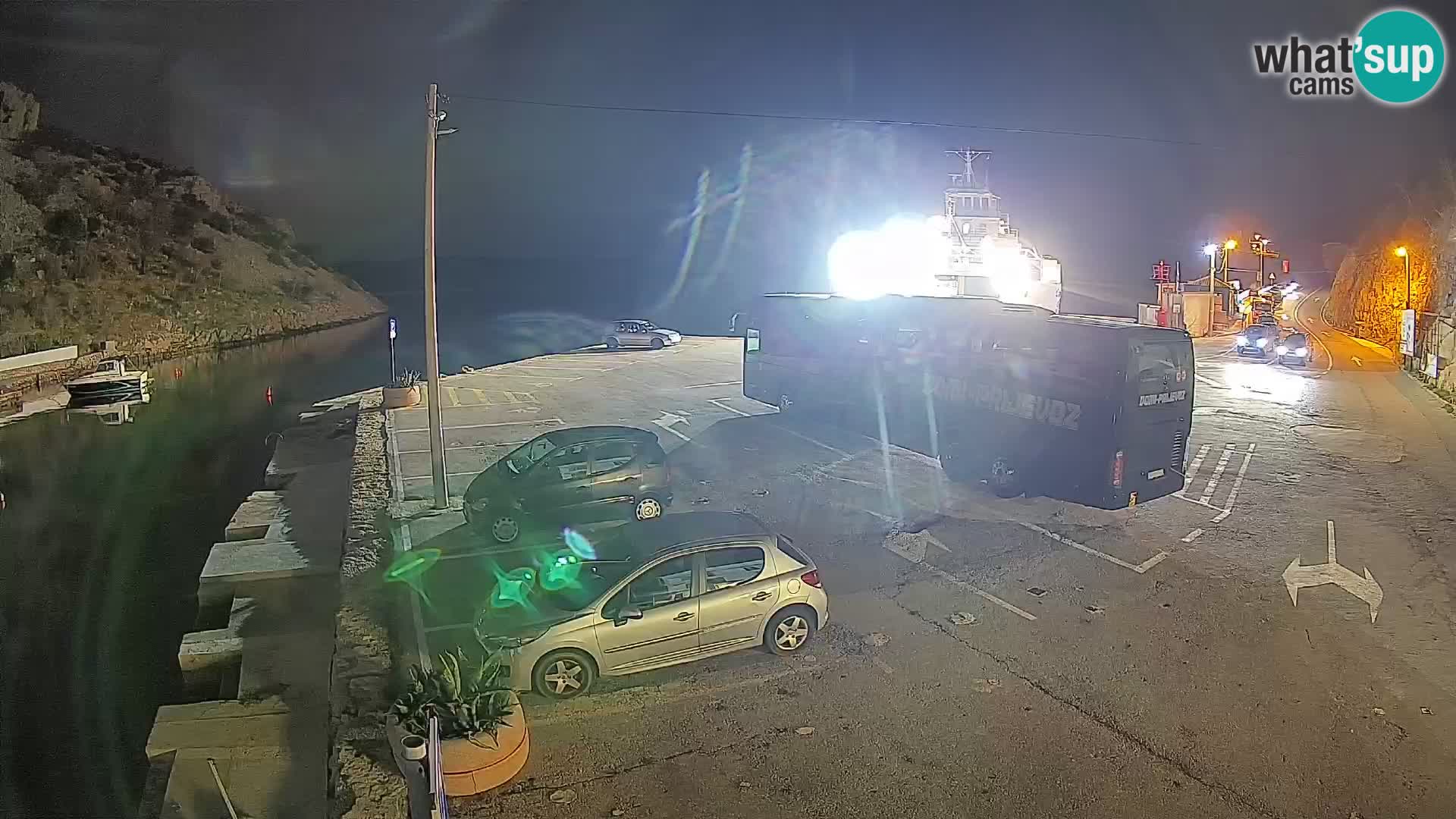 Web kamera trajektna luka Prizna – prema otoku Pag