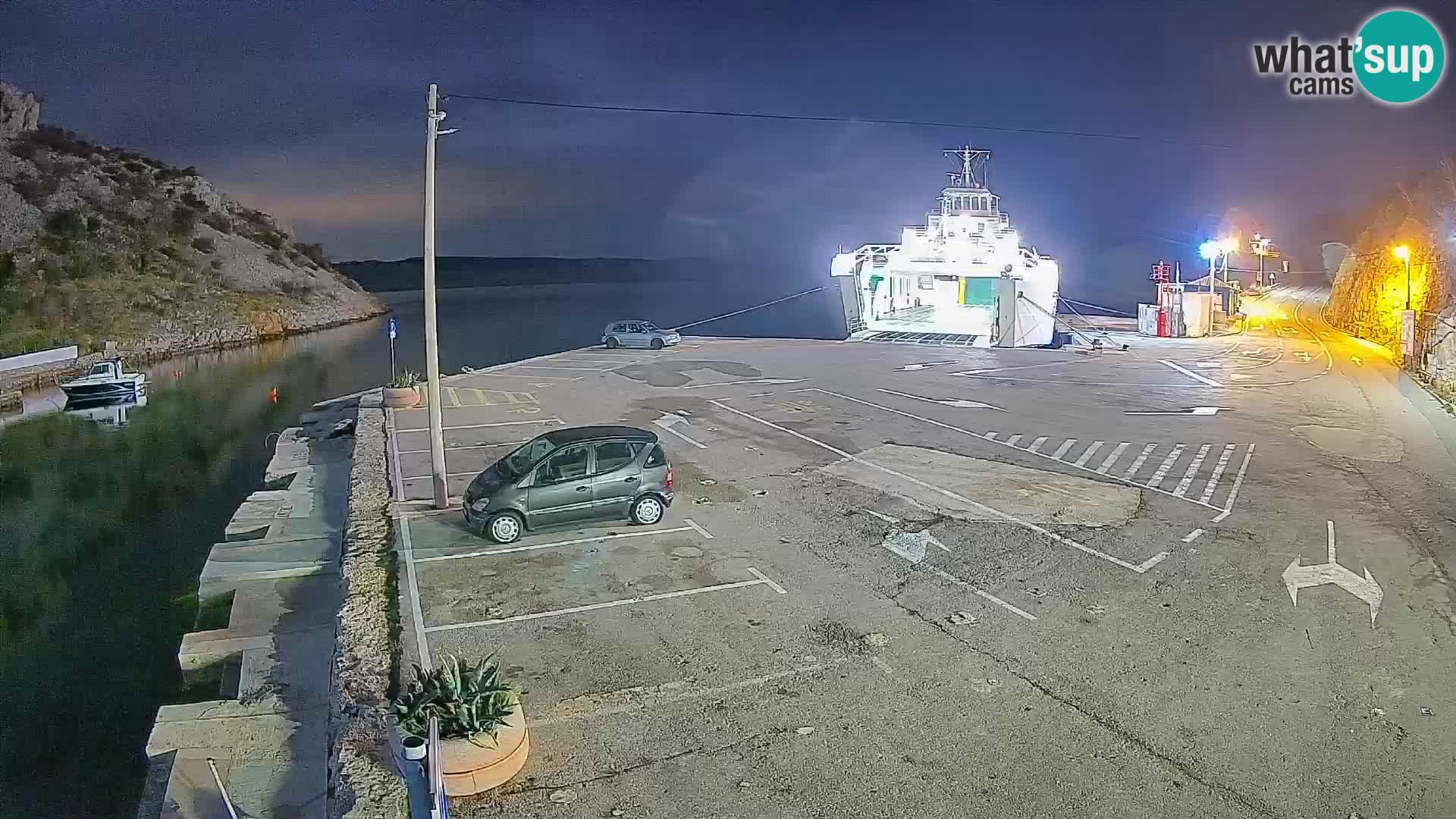 Web kamera trajektna luka Prizna – prema otoku Pag