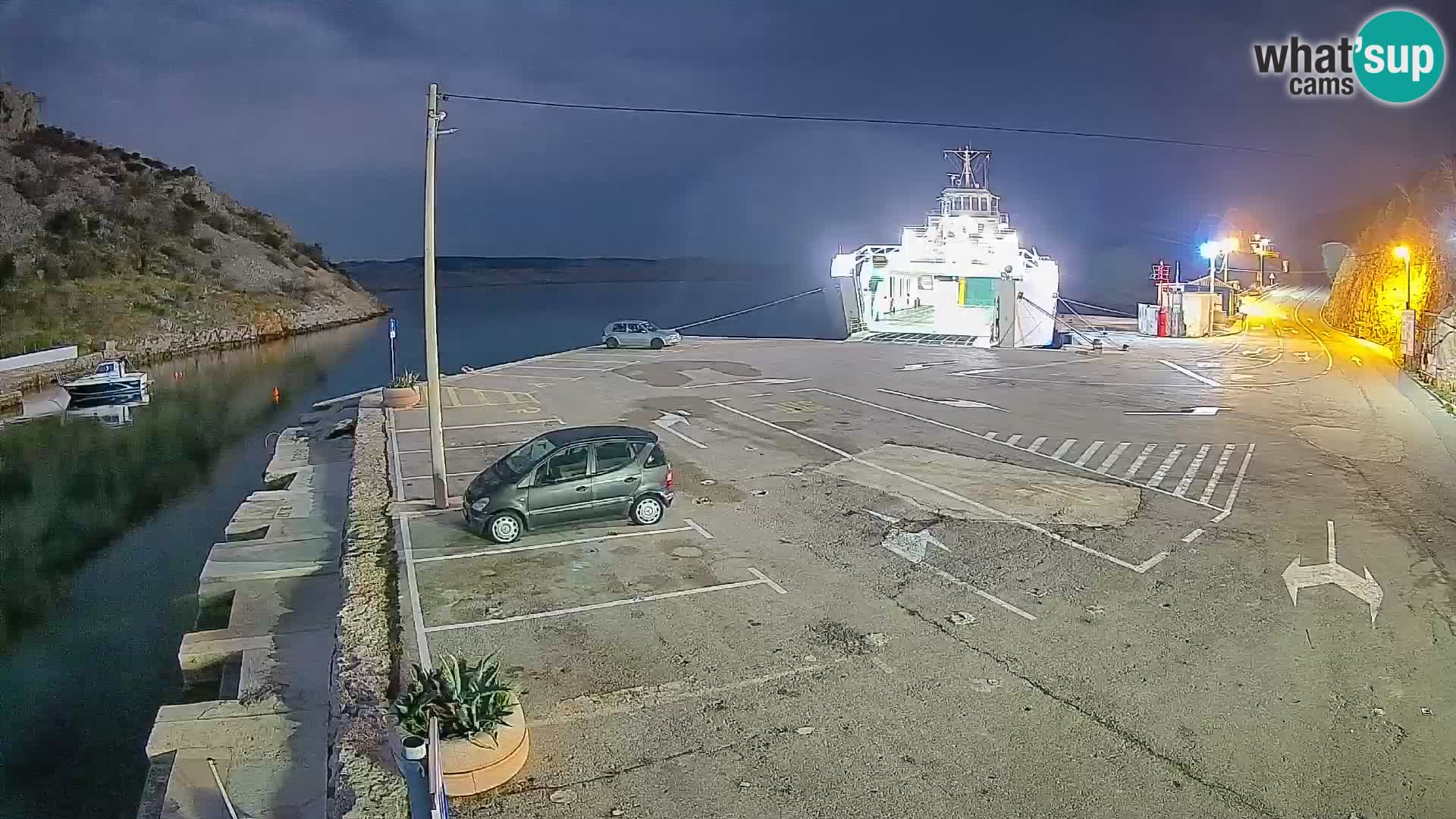 Webcam del puerto de ferris de Prizna – hacia la isla de Pag