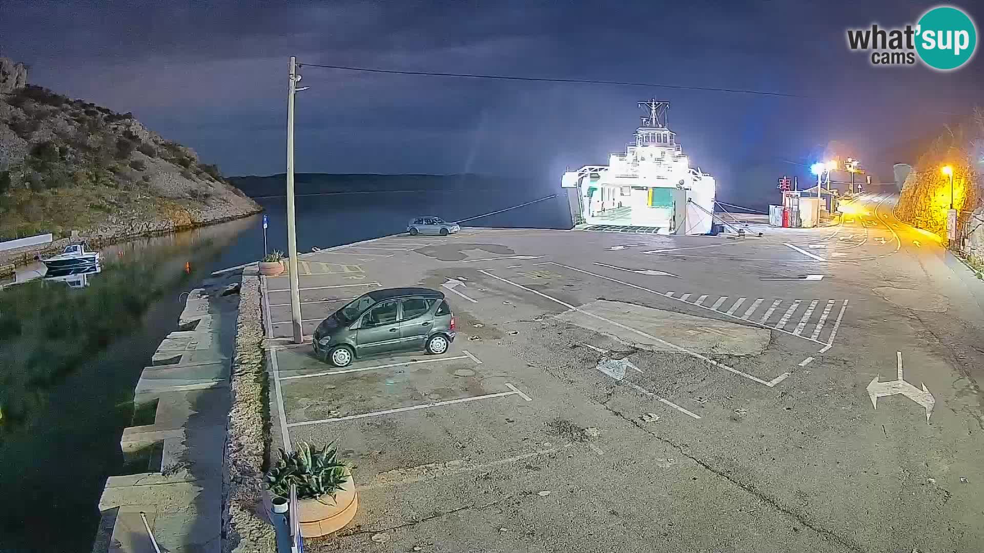 Webcam del puerto de ferris de Prizna – hacia la isla de Pag