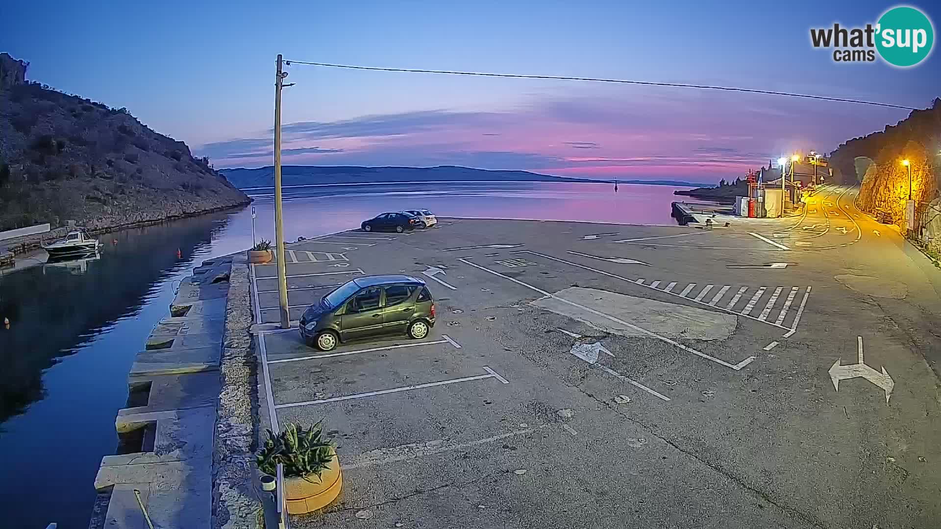 Web kamera trajektna luka Prizna – prema otoku Pag