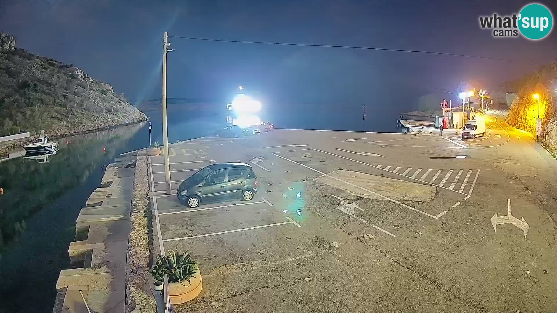 Web kamera trajektna luka Prizna – prema otoku Pag