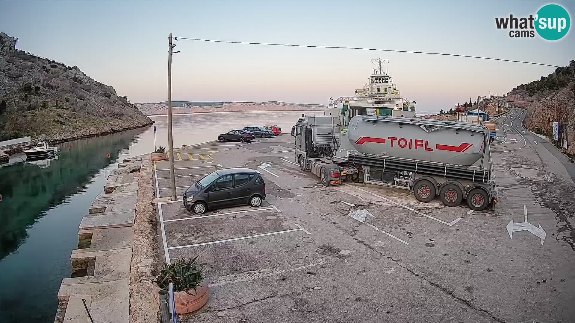 Webcam Prizna ferry port to Pag island