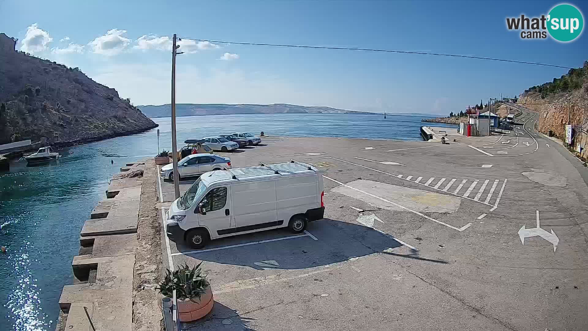 Spletna kamera trajektno pristanišče Prizna – proti otoku Pag