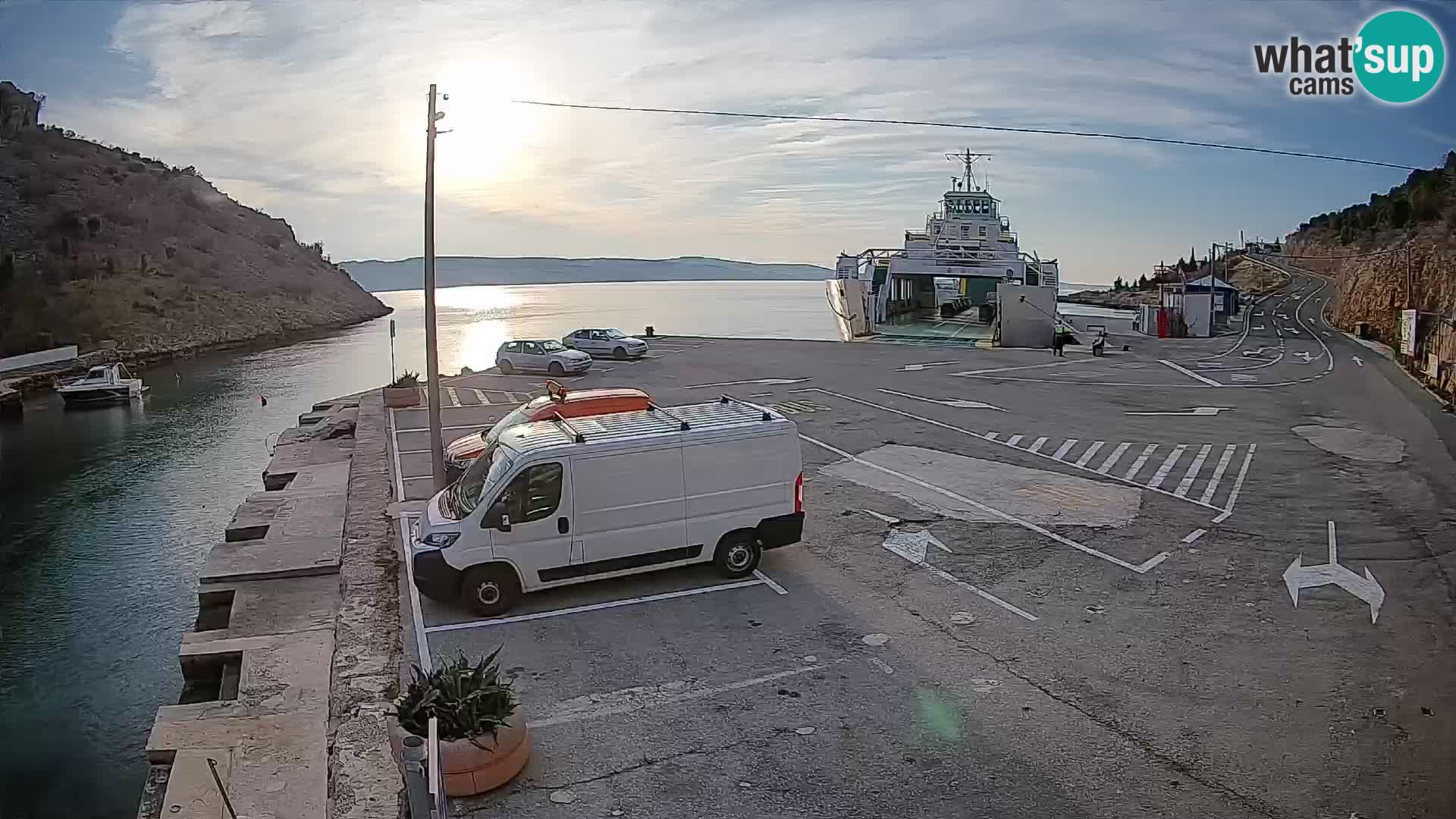 Webcam del puerto de ferris de Prizna – hacia la isla de Pag