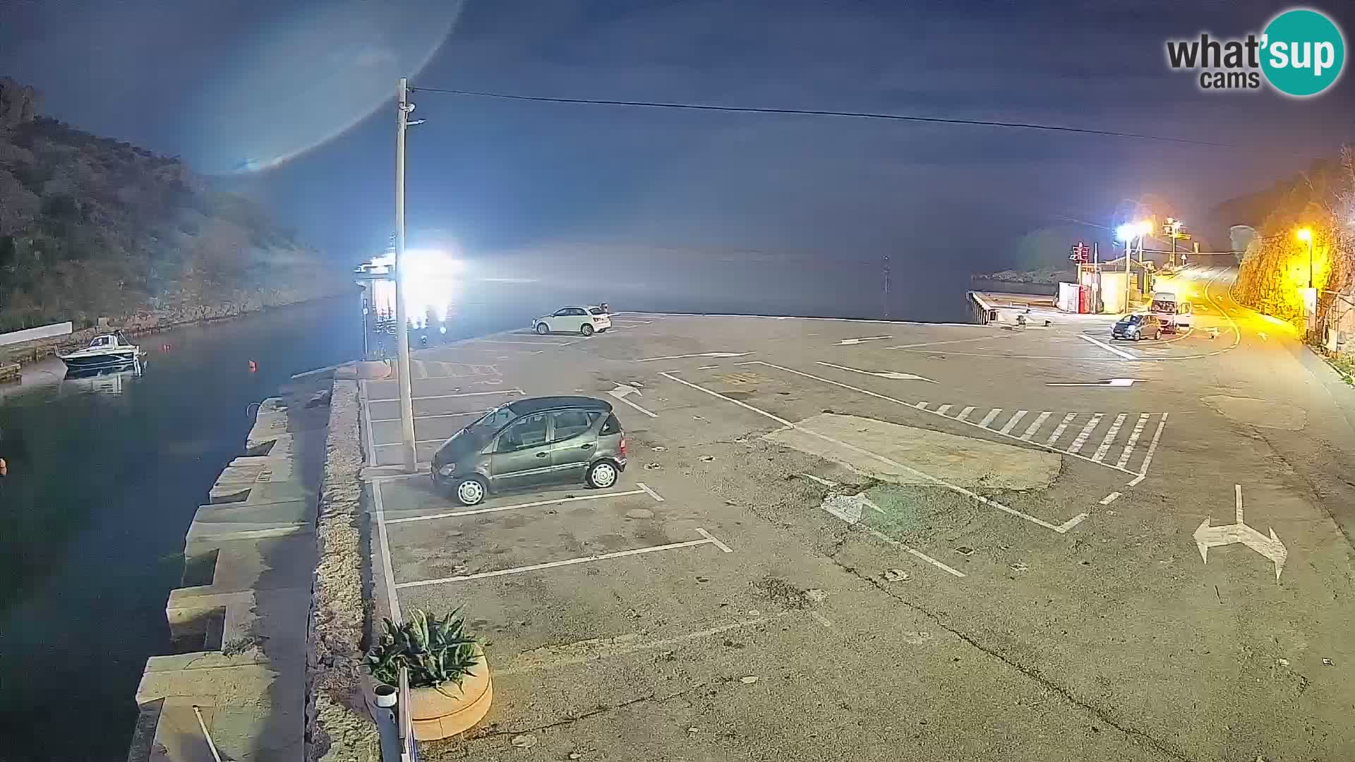 Webcam del puerto de ferris de Prizna – hacia la isla de Pag