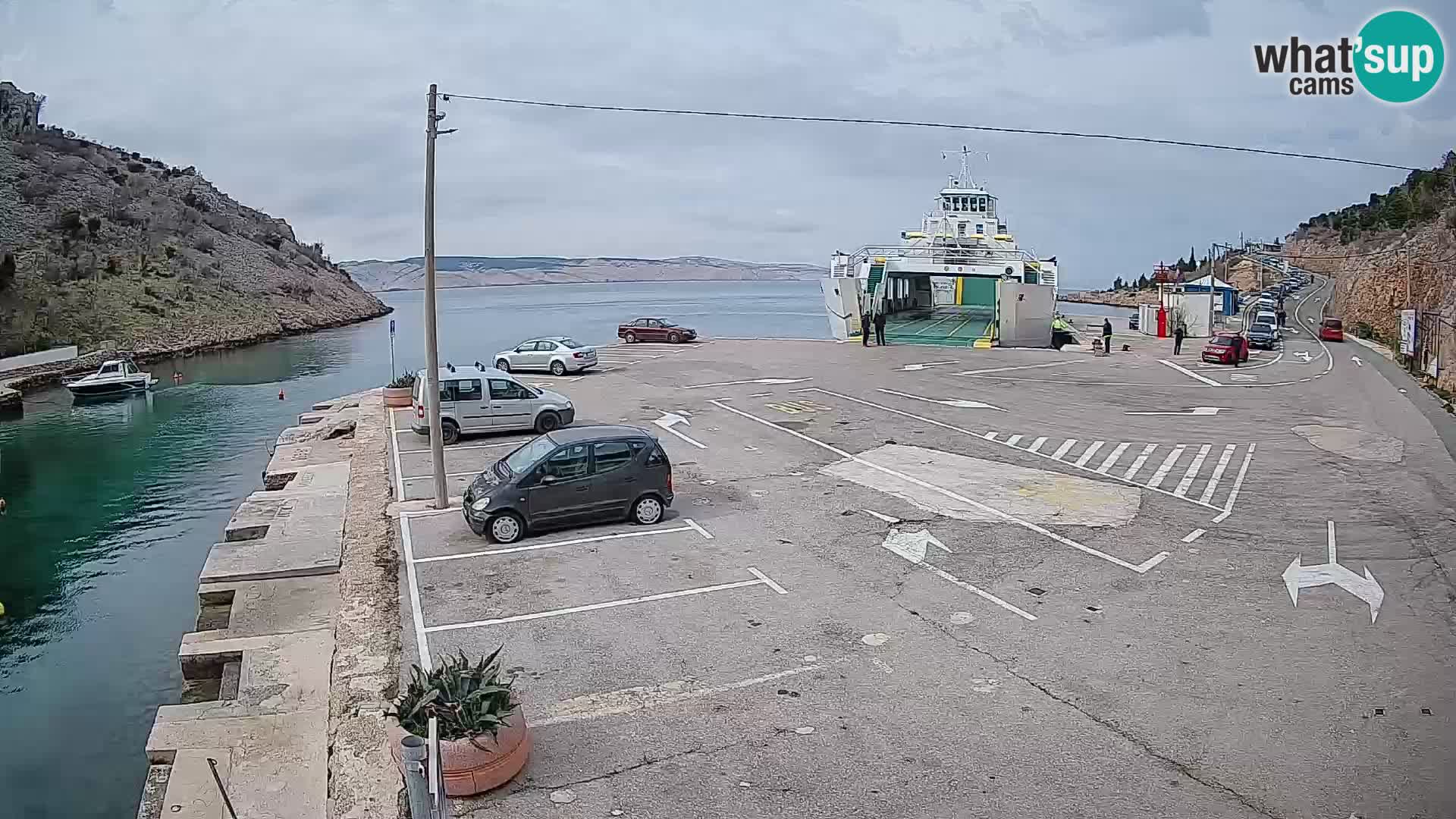 Web kamera trajektna luka Prizna – prema otoku Pag