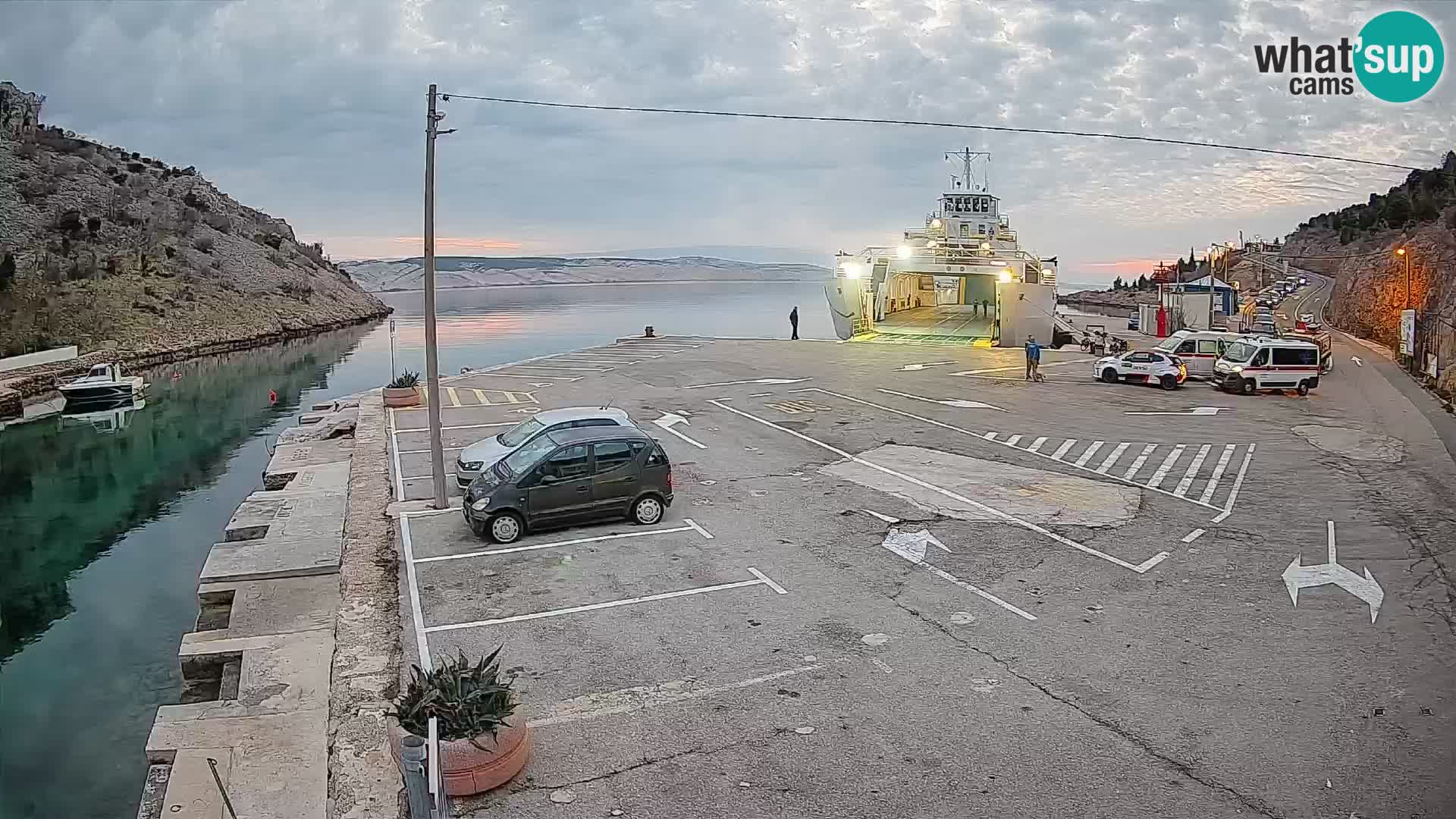 Web kamera trajektna luka Prizna – prema otoku Pag