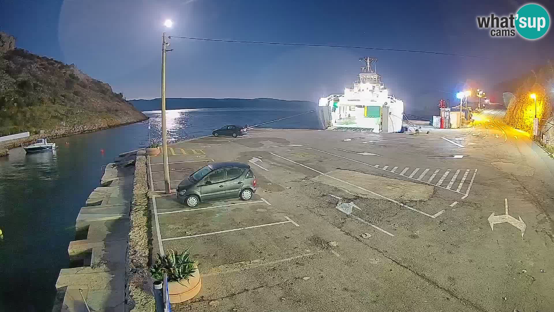 Webcam del puerto de ferris de Prizna – hacia la isla de Pag