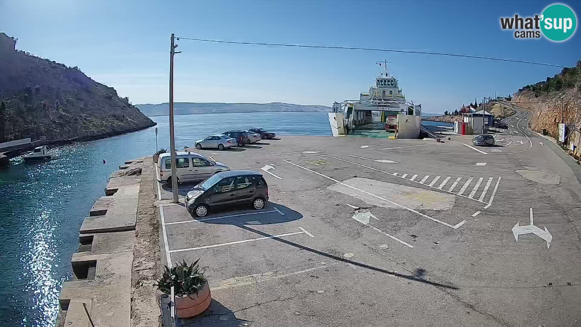 Webcam del puerto de ferris de Prizna – hacia la isla de Pag