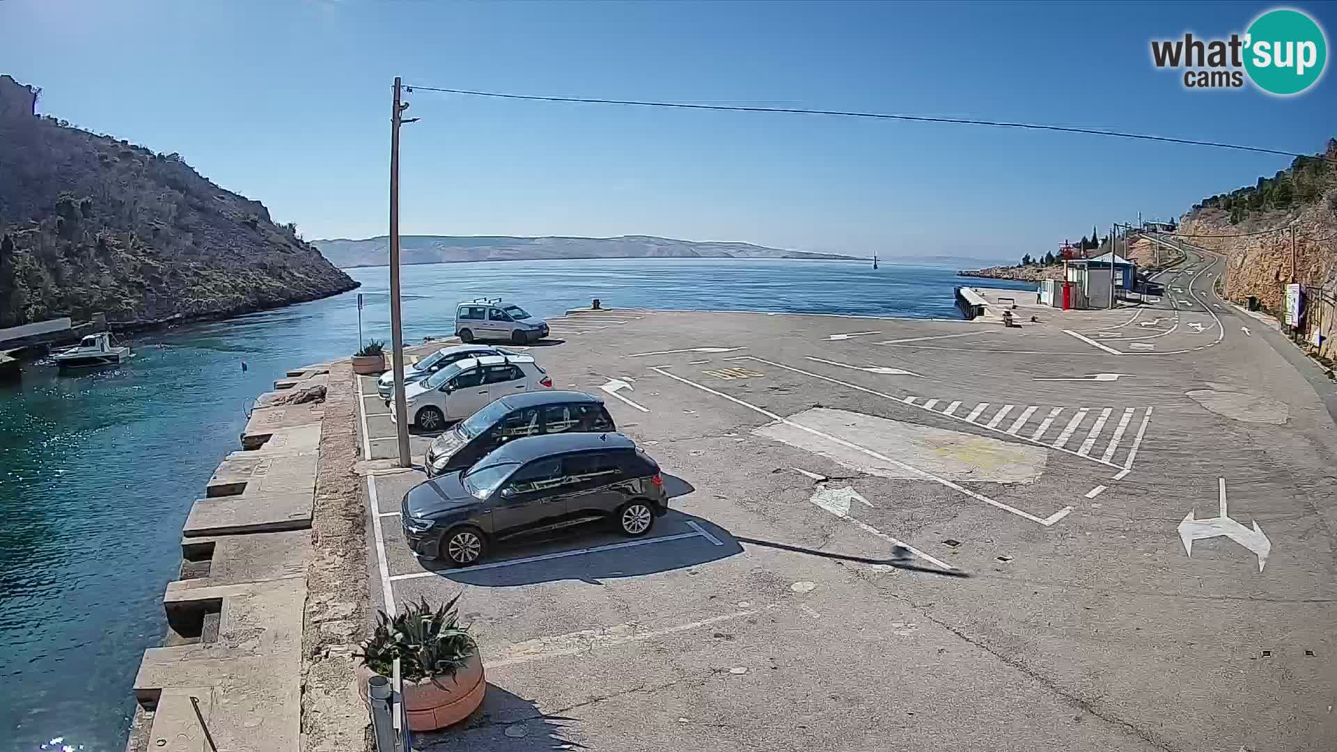 Spletna kamera trajektno pristanišče Prizna – proti otoku Pag