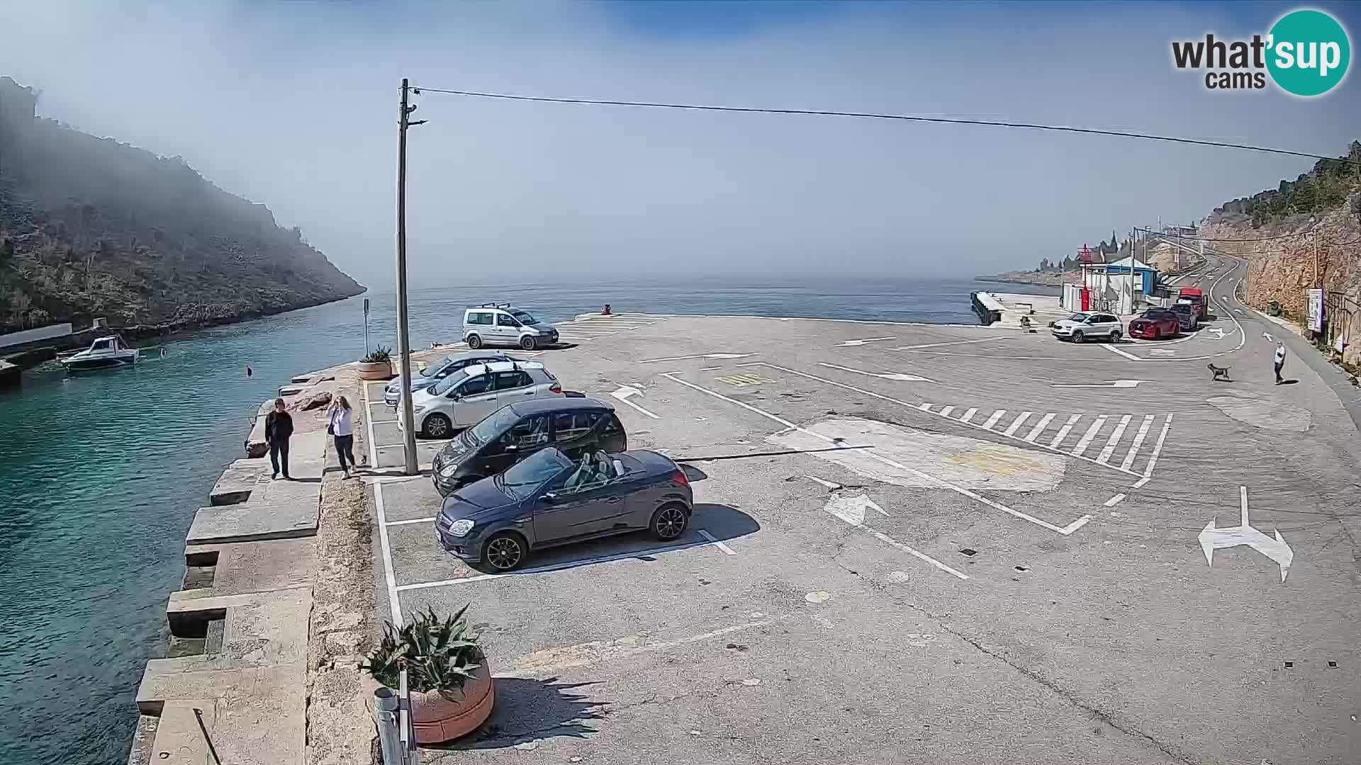 Spletna kamera trajektno pristanišče Prizna – proti otoku Pag